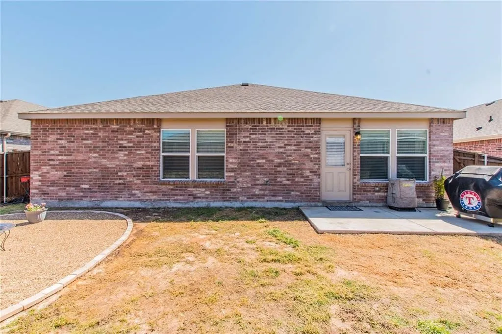 Single Family Residence For Rent in Collin County , 3007 Hickory Ridge, Melissa, Texas 75454, 3 Bedroom, 2 Bathroom, 2 Garage spaces, 1,948 Sqft, built in 2015, Price $2,075, mls#21289394, Real Estate Agent in Melissa, Homes For Rent in Collin county, Homes For Rent in Melissa, Realtor in Melissa Texas, Real Estate Brokerage Independent Realty Texas, Luminita Cordes Realtor