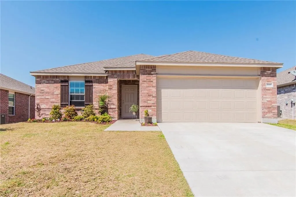 Single Family Residence For Rent in Collin County , 3007 Hickory Ridge, Melissa, Texas 75454, 3 Bedroom, 2 Bathroom, 2 Garage spaces, 1,948 Sqft, built in 2015, Price $2,075, mls#21289394, Real Estate Agent in Melissa, Homes For Rent in Collin county, Homes For Rent in Melissa, Realtor in Melissa Texas, Real Estate Brokerage Independent Realty Texas, Luminita Cordes Realtor
