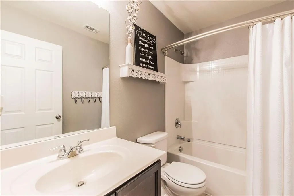 Single Family Residence For Rent in Collin County , 3007 Hickory Ridge, Melissa, Texas 75454, 3 Bedroom, 2 Bathroom, 2 Garage spaces, 1,948 Sqft, built in 2015, Price $2,075, mls#21289394, Real Estate Agent in Melissa, Homes For Rent in Collin county, Homes For Rent in Melissa, Realtor in Melissa Texas, Real Estate Brokerage Independent Realty Texas, Luminita Cordes Realtor