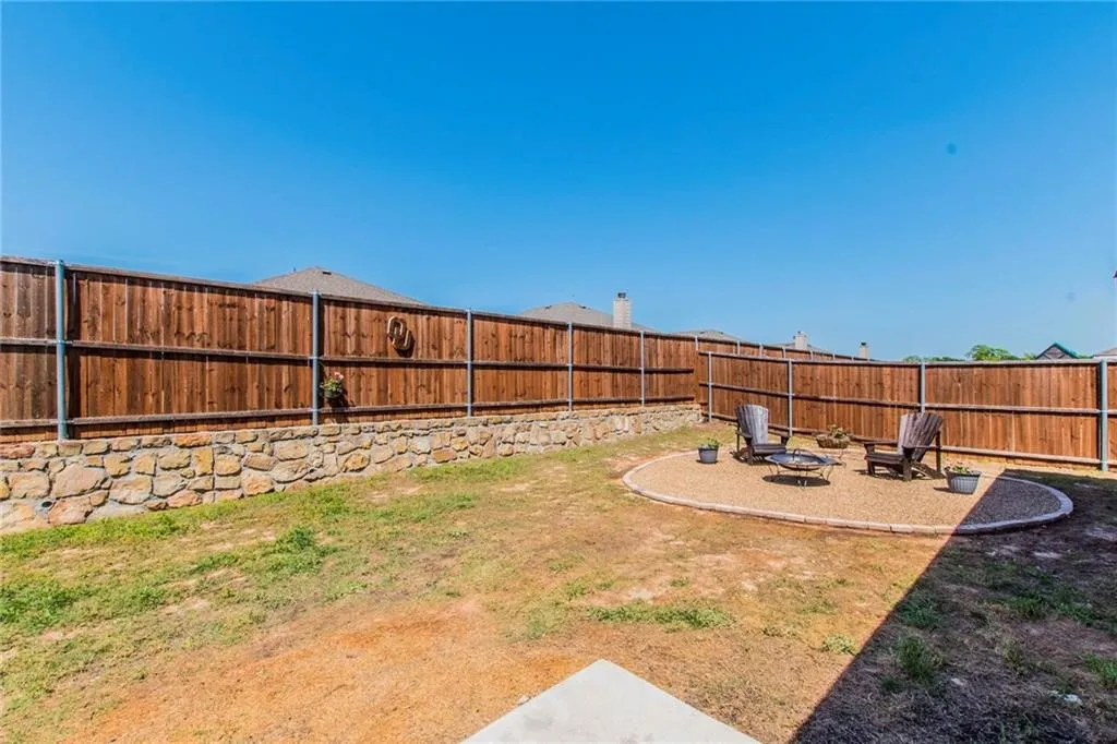 Single Family Residence For Rent in Collin County , 3007 Hickory Ridge, Melissa, Texas 75454, 3 Bedroom, 2 Bathroom, 2 Garage spaces, 1,948 Sqft, built in 2015, Price $2,075, mls#21289394, Real Estate Agent in Melissa, Homes For Rent in Collin county, Homes For Rent in Melissa, Realtor in Melissa Texas, Real Estate Brokerage Independent Realty Texas, Luminita Cordes Realtor
