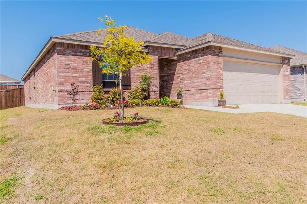 Single Family Residence For Rent in Collin County , 3007 Hickory Ridge, Melissa, Texas 75454, 3 Bedroom, 2 Bathroom, 2 Garage spaces, 1,948 Sqft, built in 2015, Price $2,075, mls#21289394, Real Estate Agent in Melissa, Homes For Rent in Collin county, Homes For Rent in Melissa, Realtor in Melissa Texas, Real Estate Brokerage Independent Realty Texas, Luminita Cordes Realtor