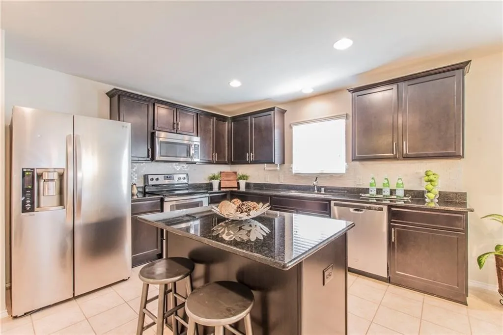 Single Family Residence For Rent in Collin County , 3007 Hickory Ridge, Melissa, Texas 75454, 3 Bedroom, 2 Bathroom, 2 Garage spaces, 1,948 Sqft, built in 2015, Price $2,075, mls#21289394, Real Estate Agent in Melissa, Homes For Rent in Collin county, Homes For Rent in Melissa, Realtor in Melissa Texas, Real Estate Brokerage Independent Realty Texas, Luminita Cordes Realtor