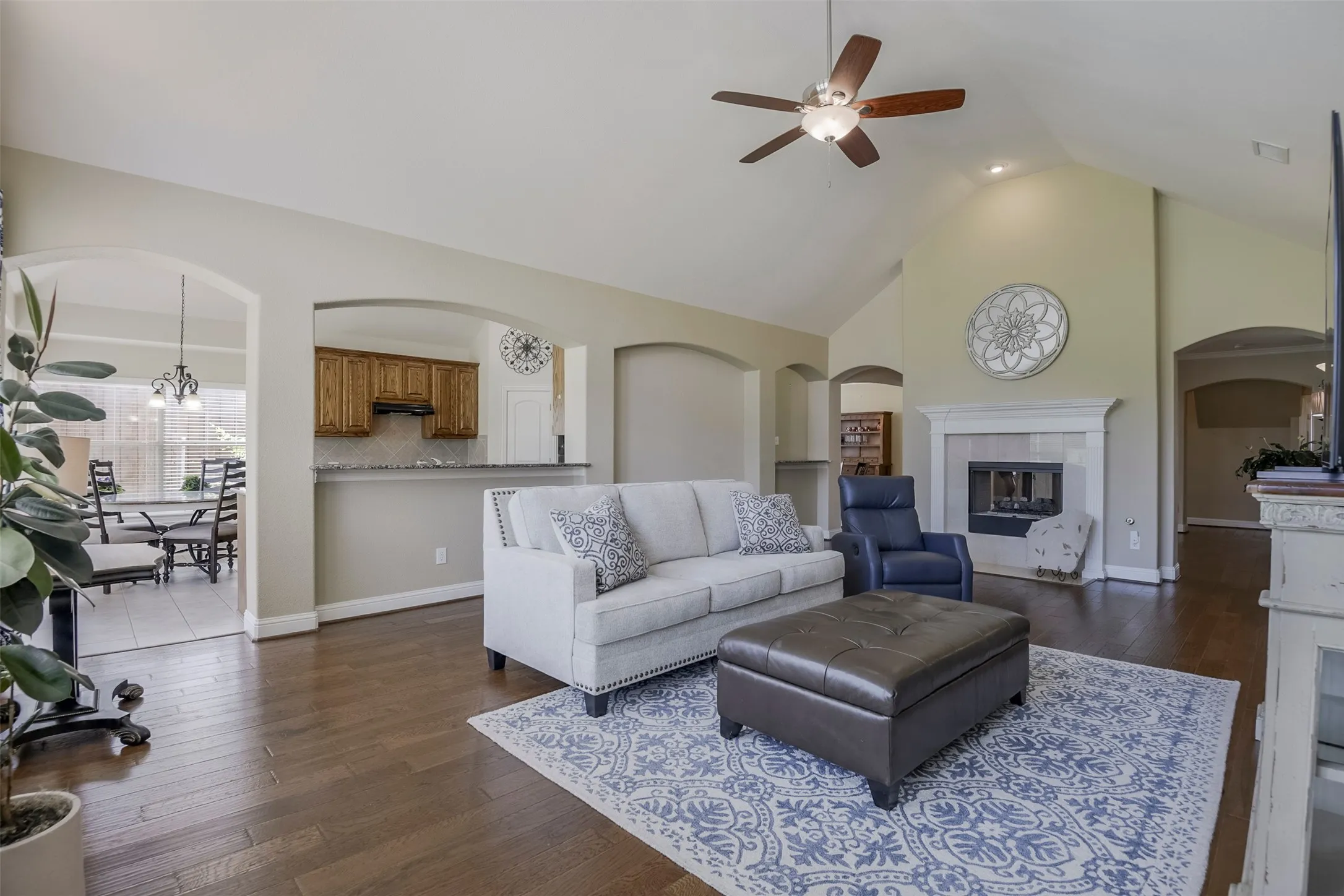 Single Family Residence For Sale in Dallas County , 3006 Redcliff Lane, Garland, Texas 75043, 4 Bedroom, 4 Bathroom, 3 Garage spaces, 3,337 Sqft, built in 2009, mls#21288192, Real Estate Agent in Garland, Homes For Sale in Dallas county, Homes For Sale in Garland, Realtor in Garland Texas, Real Estate Brokerage Independent Realty Texas, Luminita Cordes Realtor
