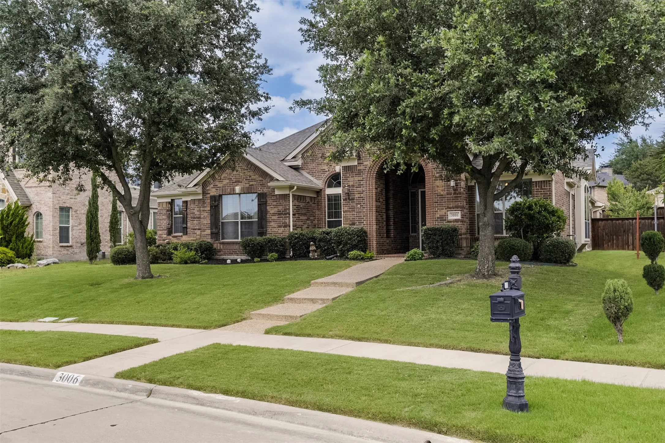 Single Family Residence For Sale in Dallas County , 3006 Redcliff Lane, Garland, Texas 75043, 4 Bedroom, 4 Bathroom, 3 Garage spaces, 3,337 Sqft, built in 2009, mls#21288192, Real Estate Agent in Garland, Homes For Sale in Dallas county, Homes For Sale in Garland, Realtor in Garland Texas, Real Estate Brokerage Independent Realty Texas, Luminita Cordes Realtor