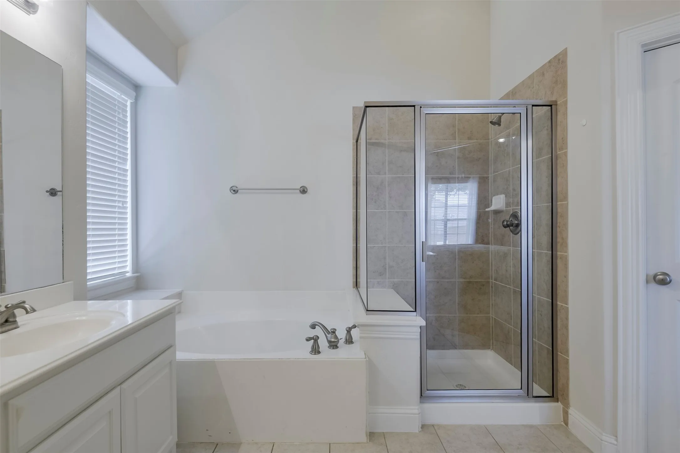 Single Family Residence For Sale in Dallas County , 3006 Redcliff Lane, Garland, Texas 75043, 4 Bedroom, 4 Bathroom, 3 Garage spaces, 3,337 Sqft, built in 2009, mls#21288192, Real Estate Agent in Garland, Homes For Sale in Dallas county, Homes For Sale in Garland, Realtor in Garland Texas, Real Estate Brokerage Independent Realty Texas, Luminita Cordes Realtor