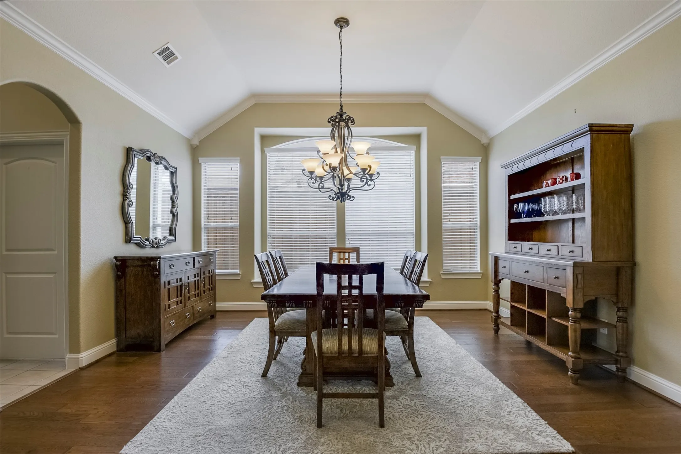 Single Family Residence For Sale in Dallas County , 3006 Redcliff Lane, Garland, Texas 75043, 4 Bedroom, 4 Bathroom, 3 Garage spaces, 3,337 Sqft, built in 2009, mls#21288192, Real Estate Agent in Garland, Homes For Sale in Dallas county, Homes For Sale in Garland, Realtor in Garland Texas, Real Estate Brokerage Independent Realty Texas, Luminita Cordes Realtor