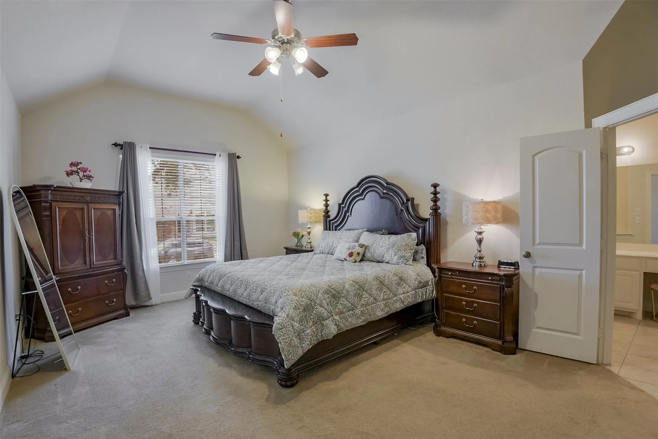 Single Family Residence For Sale in Dallas County , 3006 Redcliff Lane, Garland, Texas 75043, 4 Bedroom, 4 Bathroom, 3 Garage spaces, 3,337 Sqft, built in 2009, mls#21288192, Real Estate Agent in Garland, Homes For Sale in Dallas county, Homes For Sale in Garland, Realtor in Garland Texas, Real Estate Brokerage Independent Realty Texas, Luminita Cordes Realtor