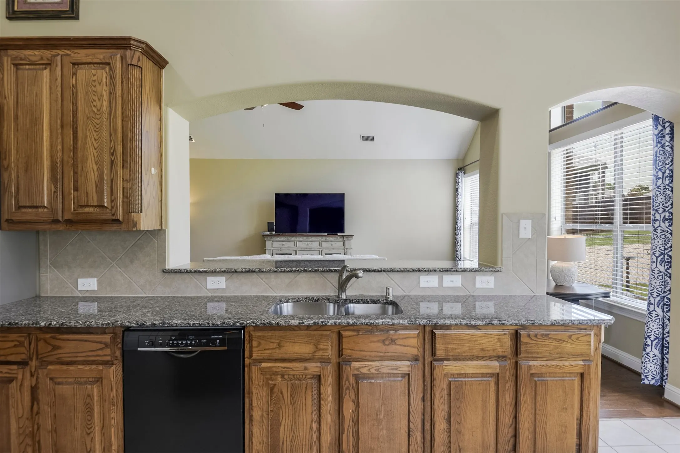 Single Family Residence For Sale in Dallas County , 3006 Redcliff Lane, Garland, Texas 75043, 4 Bedroom, 4 Bathroom, 3 Garage spaces, 3,337 Sqft, built in 2009, mls#21288192, Real Estate Agent in Garland, Homes For Sale in Dallas county, Homes For Sale in Garland, Realtor in Garland Texas, Real Estate Brokerage Independent Realty Texas, Luminita Cordes Realtor