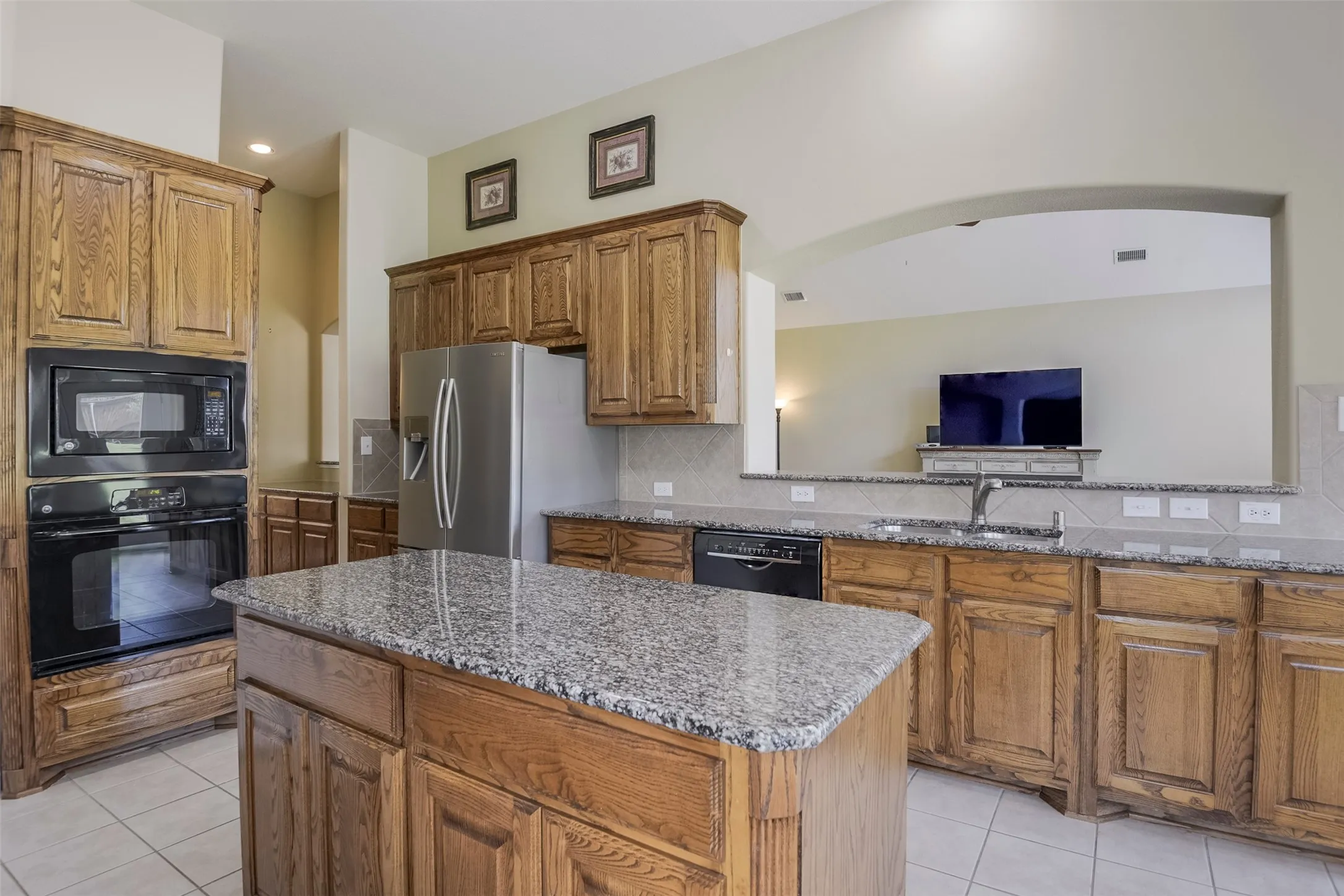 Single Family Residence For Sale in Dallas County , 3006 Redcliff Lane, Garland, Texas 75043, 4 Bedroom, 4 Bathroom, 3 Garage spaces, 3,337 Sqft, built in 2009, mls#21288192, Real Estate Agent in Garland, Homes For Sale in Dallas county, Homes For Sale in Garland, Realtor in Garland Texas, Real Estate Brokerage Independent Realty Texas, Luminita Cordes Realtor