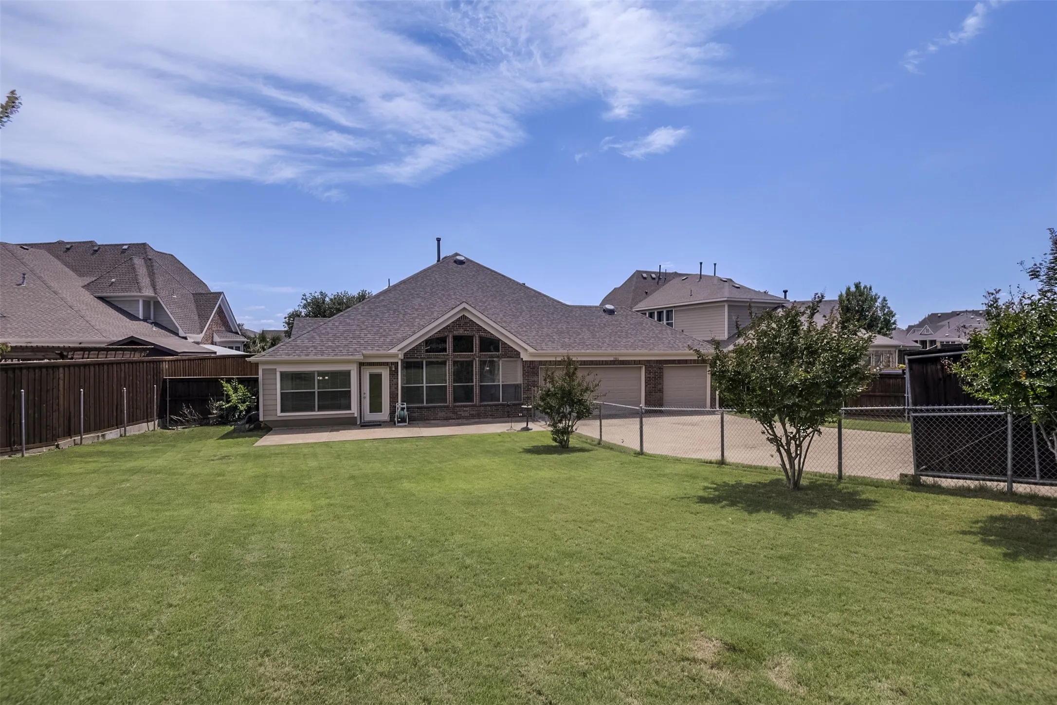 Single Family Residence For Sale in Dallas County , 3006 Redcliff Lane, Garland, Texas 75043, 4 Bedroom, 4 Bathroom, 3 Garage spaces, 3,337 Sqft, built in 2009, mls#21288192, Real Estate Agent in Garland, Homes For Sale in Dallas county, Homes For Sale in Garland, Realtor in Garland Texas, Real Estate Brokerage Independent Realty Texas, Luminita Cordes Realtor
