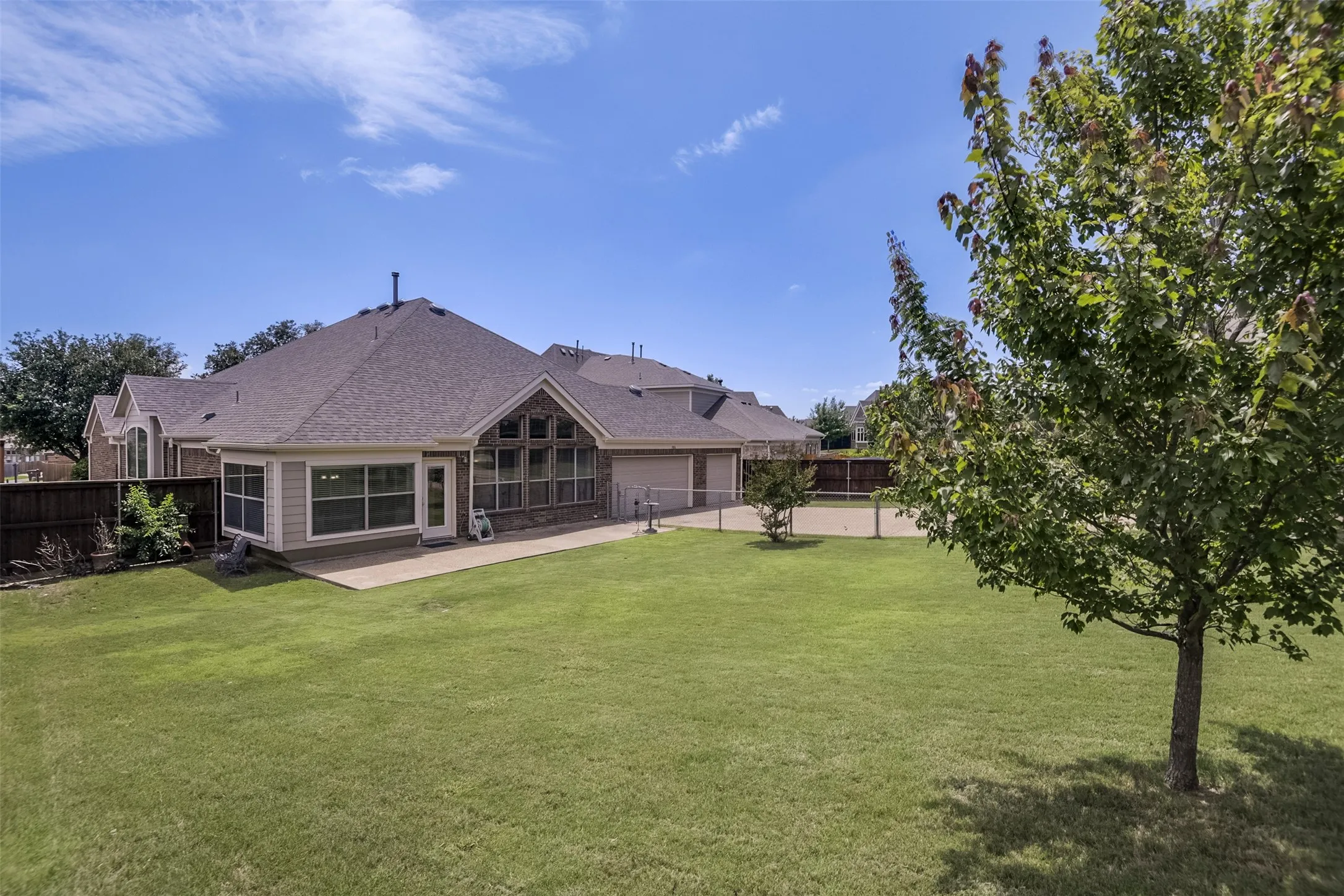 Single Family Residence For Sale in Dallas County , 3006 Redcliff Lane, Garland, Texas 75043, 4 Bedroom, 4 Bathroom, 3 Garage spaces, 3,337 Sqft, built in 2009, mls#21288192, Real Estate Agent in Garland, Homes For Sale in Dallas county, Homes For Sale in Garland, Realtor in Garland Texas, Real Estate Brokerage Independent Realty Texas, Luminita Cordes Realtor