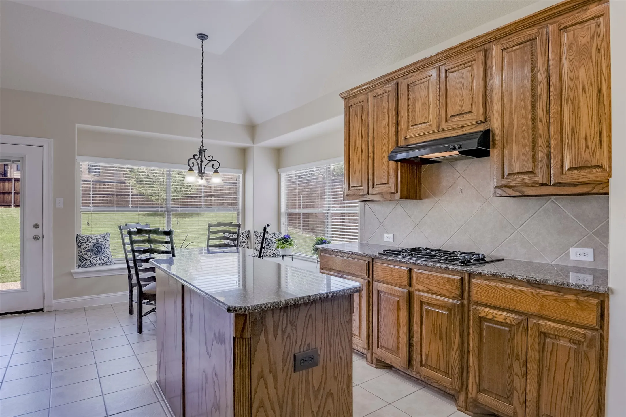 Single Family Residence For Sale in Dallas County , 3006 Redcliff Lane, Garland, Texas 75043, 4 Bedroom, 4 Bathroom, 3 Garage spaces, 3,337 Sqft, built in 2009, mls#21288192, Real Estate Agent in Garland, Homes For Sale in Dallas county, Homes For Sale in Garland, Realtor in Garland Texas, Real Estate Brokerage Independent Realty Texas, Luminita Cordes Realtor