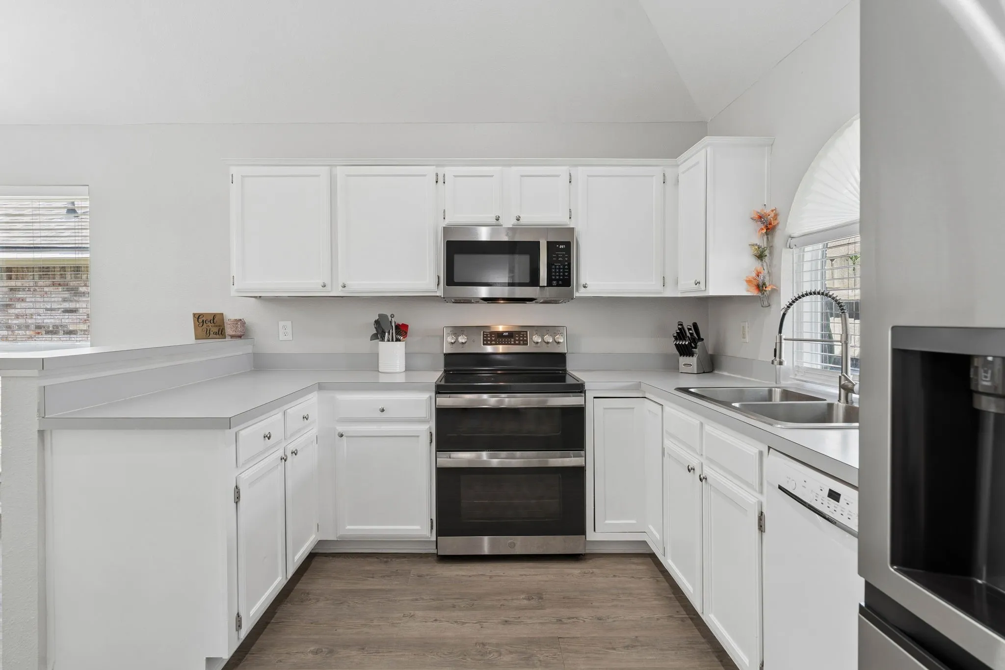 Single Family Residence For Sale in Grayson County , 1909 Timberline Lane, Sherman, Texas 75092, 3 Bedroom, 2 Bathroom, 2 Garage spaces, 1,361 Sqft, built in 1990, mls#21285103, Real Estate Agent in Sherman, Homes For Sale in Grayson county, Homes For Sale in Sherman, Realtor in Sherman Texas, Real Estate Brokerage Independent Realty Texas, Luminita Cordes Realtor