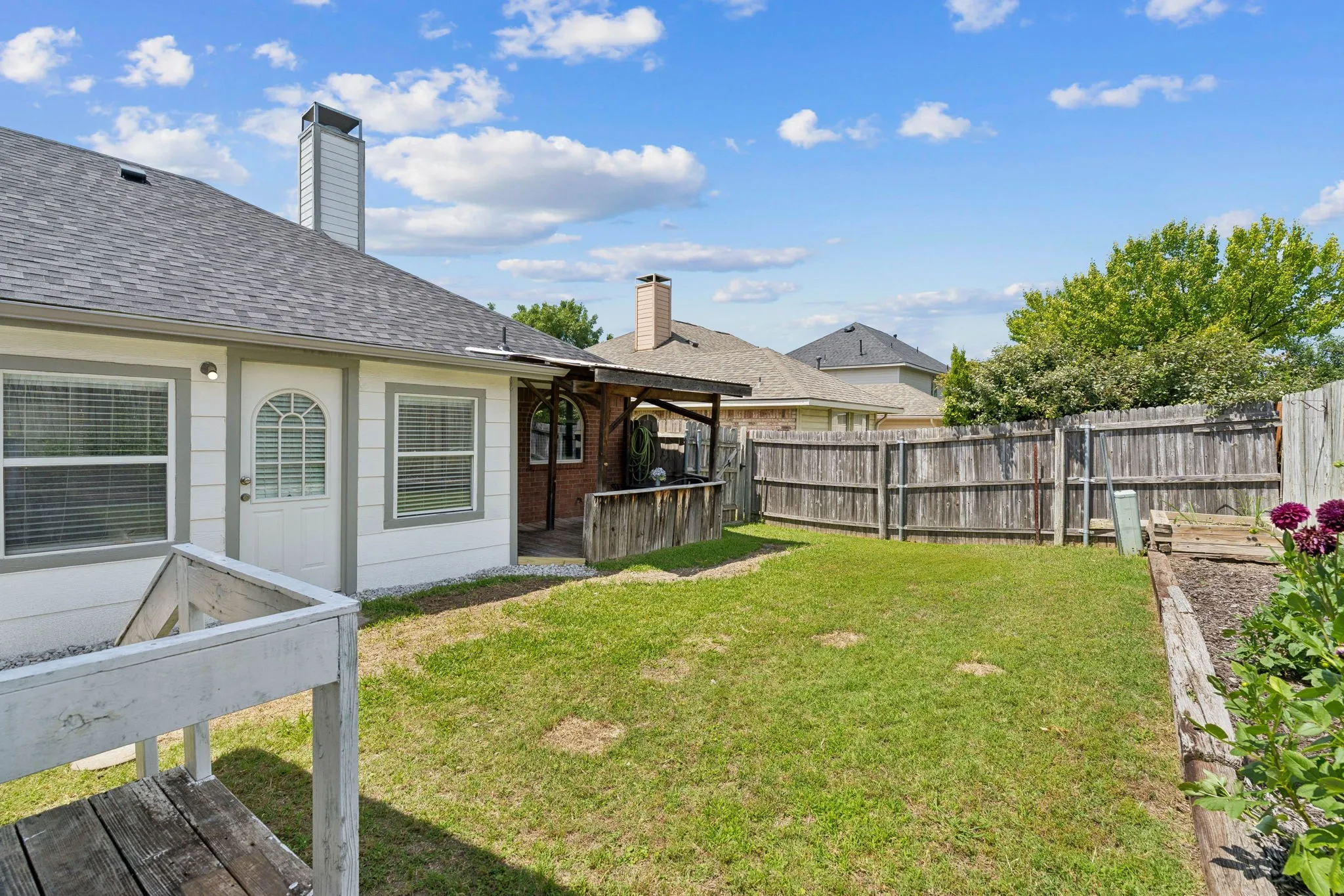 Single Family Residence For Sale in Grayson County , 1909 Timberline Lane, Sherman, Texas 75092, 3 Bedroom, 2 Bathroom, 2 Garage spaces, 1,361 Sqft, built in 1990, mls#21285103, Real Estate Agent in Sherman, Homes For Sale in Grayson county, Homes For Sale in Sherman, Realtor in Sherman Texas, Real Estate Brokerage Independent Realty Texas, Luminita Cordes Realtor