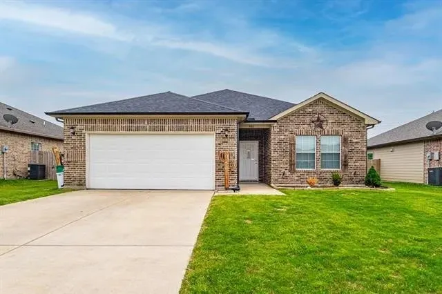 Single Family Residence For Sale in Hunt County , 4811 Henry Street, Greenville, Texas 75401, 3 Bedroom, 2 Bathroom, 2 Garage spaces, 1,565 Sqft, built in 2017, Price $249,900, mls#21286303, Real Estate Agent in Greenville, Homes For Sale in Hunt county, Homes For Sale in Greenville, Realtor in Greenville Texas, Real Estate Brokerage Independent Realty Texas, Luminita Cordes Realtor