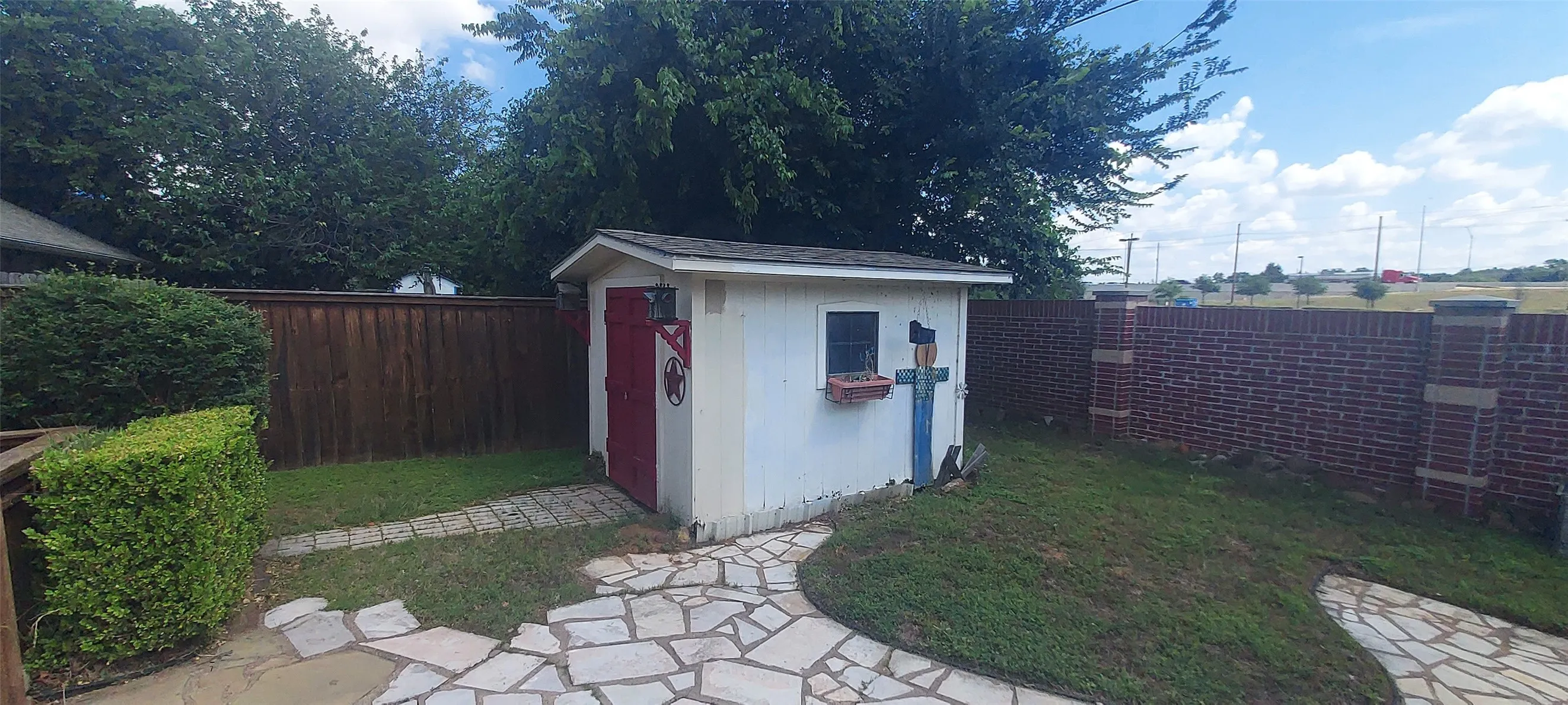 Single Family Residence For Sale in Denton County , 3504 Fairview Drive, Corinth, Texas 76210, 3 Bedroom, 2 Bathroom, 2 Garage spaces, 1,333 Sqft, built in 1985, mls#21289194, Real Estate Agent in Corinth, Homes For Sale in Denton county, Homes For Sale in Corinth, Realtor in Corinth Texas, Real Estate Brokerage Independent Realty Texas, Luminita Cordes Realtor