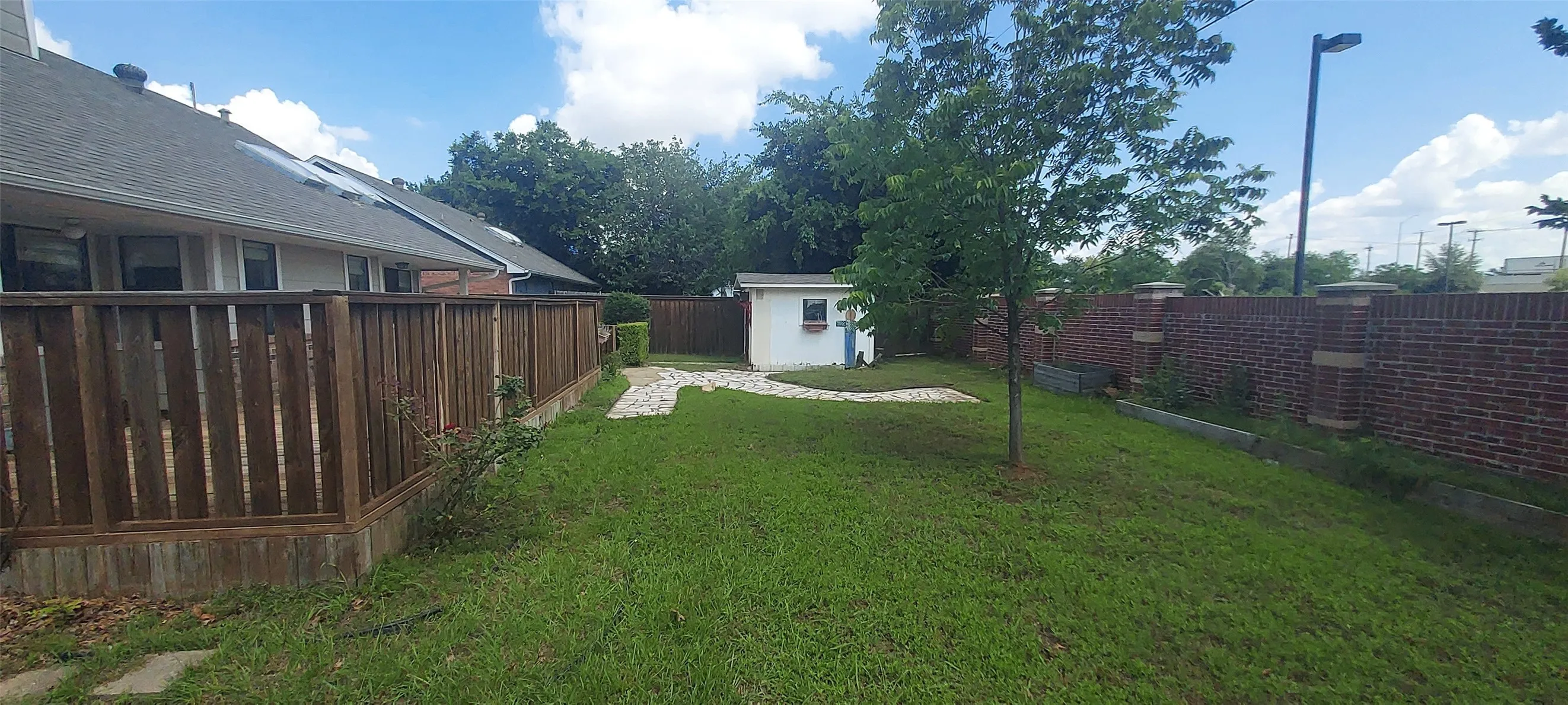 Single Family Residence For Sale in Denton County , 3504 Fairview Drive, Corinth, Texas 76210, 3 Bedroom, 2 Bathroom, 2 Garage spaces, 1,333 Sqft, built in 1985, mls#21289194, Real Estate Agent in Corinth, Homes For Sale in Denton county, Homes For Sale in Corinth, Realtor in Corinth Texas, Real Estate Brokerage Independent Realty Texas, Luminita Cordes Realtor