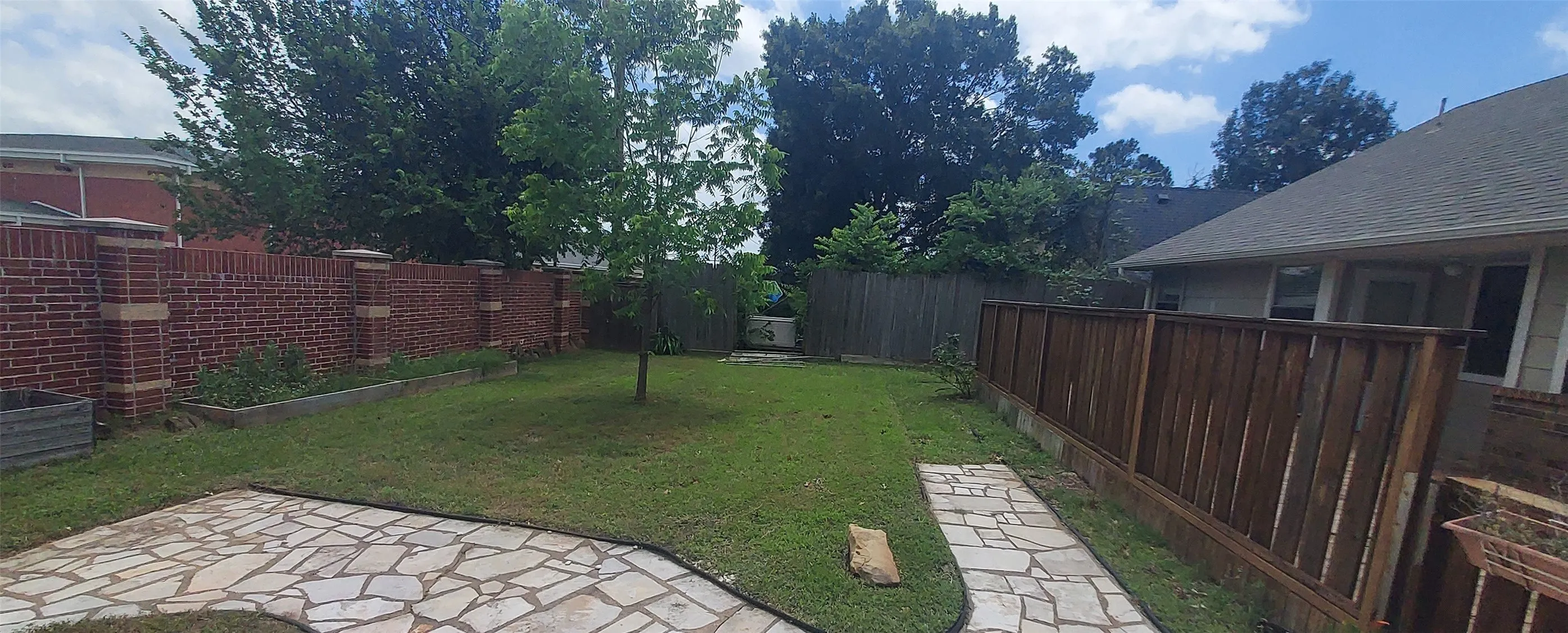 Single Family Residence For Sale in Denton County , 3504 Fairview Drive, Corinth, Texas 76210, 3 Bedroom, 2 Bathroom, 2 Garage spaces, 1,333 Sqft, built in 1985, mls#21289194, Real Estate Agent in Corinth, Homes For Sale in Denton county, Homes For Sale in Corinth, Realtor in Corinth Texas, Real Estate Brokerage Independent Realty Texas, Luminita Cordes Realtor