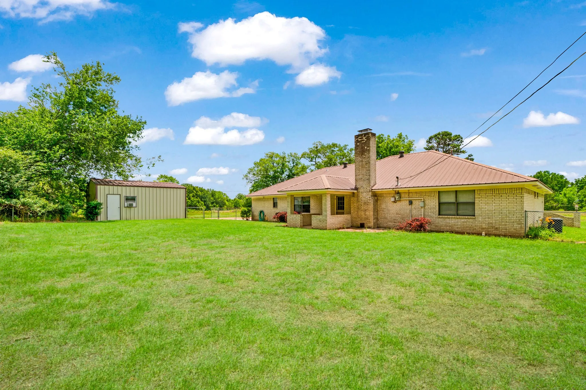 Single Family Residence For Sale in Lamar County , 325 Key West Road, Reno, Texas 75460, 3 Bedroom, 2 Bathroom, 2 Garage spaces, 1,864 Sqft, built in 1980, mls#21288027, Real Estate Agent in Reno, Homes For Sale in Lamar county, Homes For Sale in Reno, Realtor in Reno Texas, Real Estate Brokerage Independent Realty Texas, Luminita Cordes Realtor