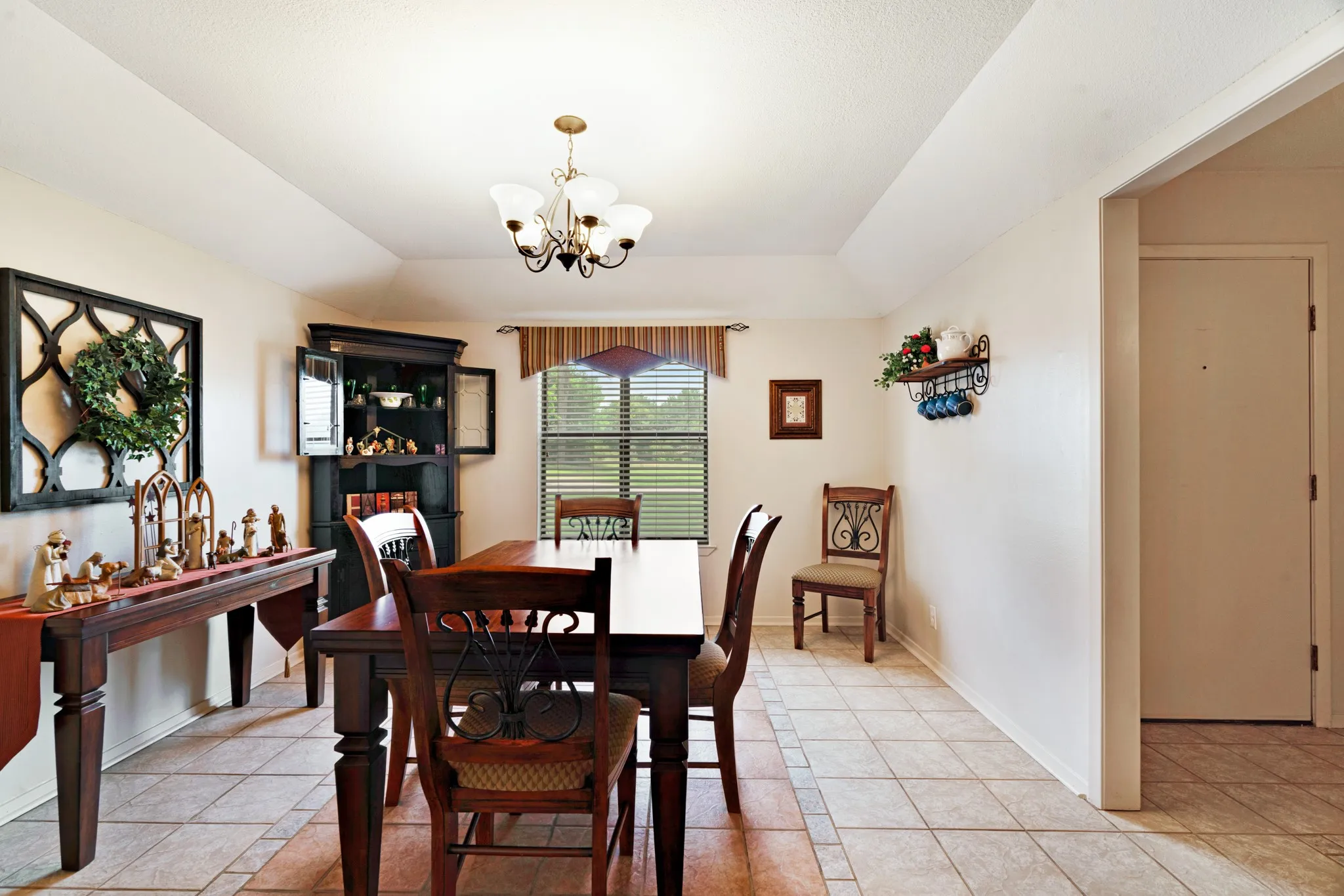 Single Family Residence For Sale in Lamar County , 325 Key West Road, Reno, Texas 75460, 3 Bedroom, 2 Bathroom, 2 Garage spaces, 1,864 Sqft, built in 1980, mls#21288027, Real Estate Agent in Reno, Homes For Sale in Lamar county, Homes For Sale in Reno, Realtor in Reno Texas, Real Estate Brokerage Independent Realty Texas, Luminita Cordes Realtor