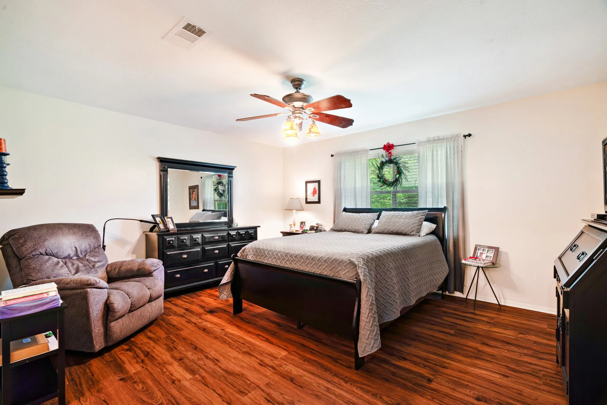 Single Family Residence For Sale in Lamar County , 325 Key West Road, Reno, Texas 75460, 3 Bedroom, 2 Bathroom, 2 Garage spaces, 1,864 Sqft, built in 1980, mls#21288027, Real Estate Agent in Reno, Homes For Sale in Lamar county, Homes For Sale in Reno, Realtor in Reno Texas, Real Estate Brokerage Independent Realty Texas, Luminita Cordes Realtor