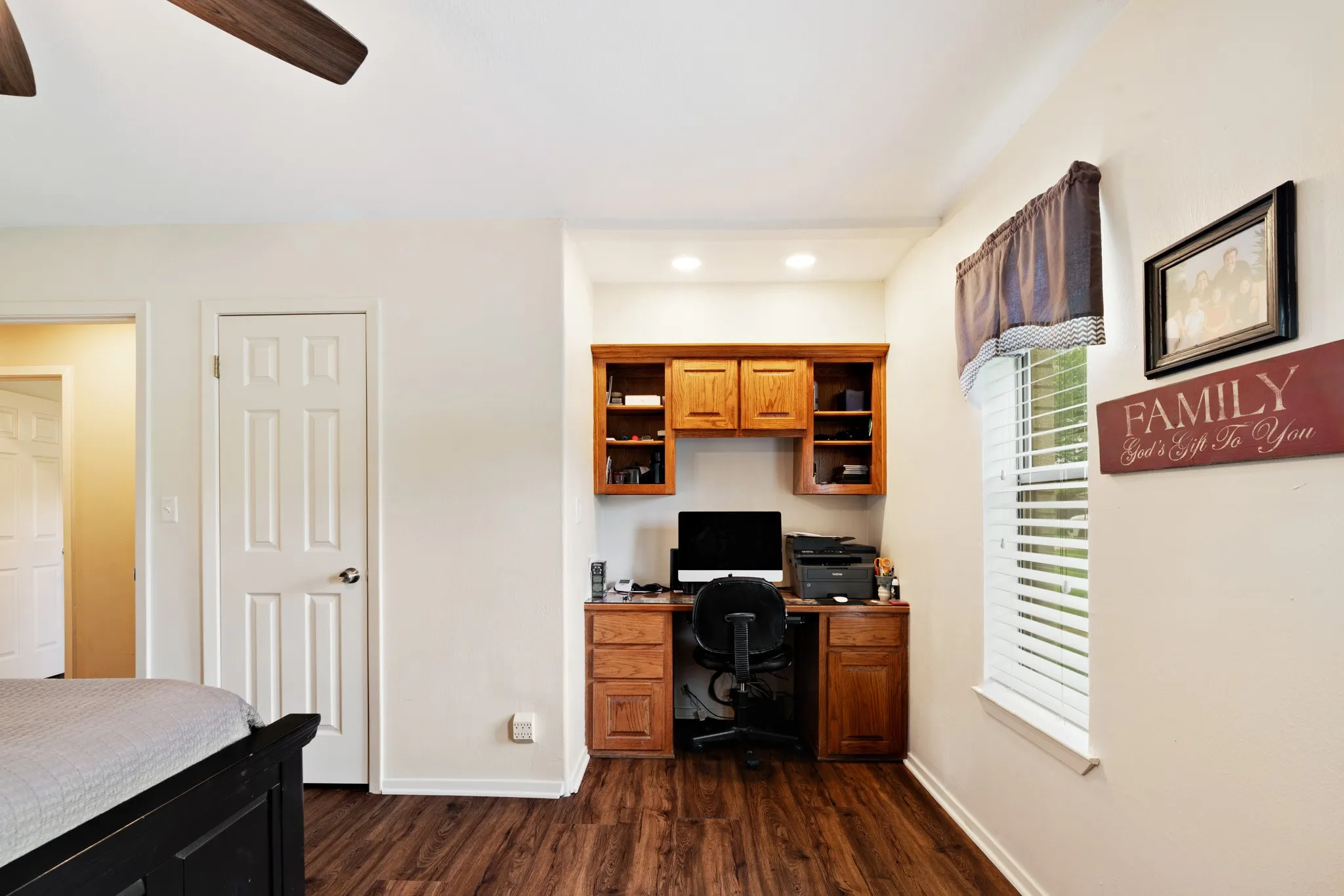 Single Family Residence For Sale in Lamar County , 325 Key West Road, Reno, Texas 75460, 3 Bedroom, 2 Bathroom, 2 Garage spaces, 1,864 Sqft, built in 1980, mls#21288027, Real Estate Agent in Reno, Homes For Sale in Lamar county, Homes For Sale in Reno, Realtor in Reno Texas, Real Estate Brokerage Independent Realty Texas, Luminita Cordes Realtor