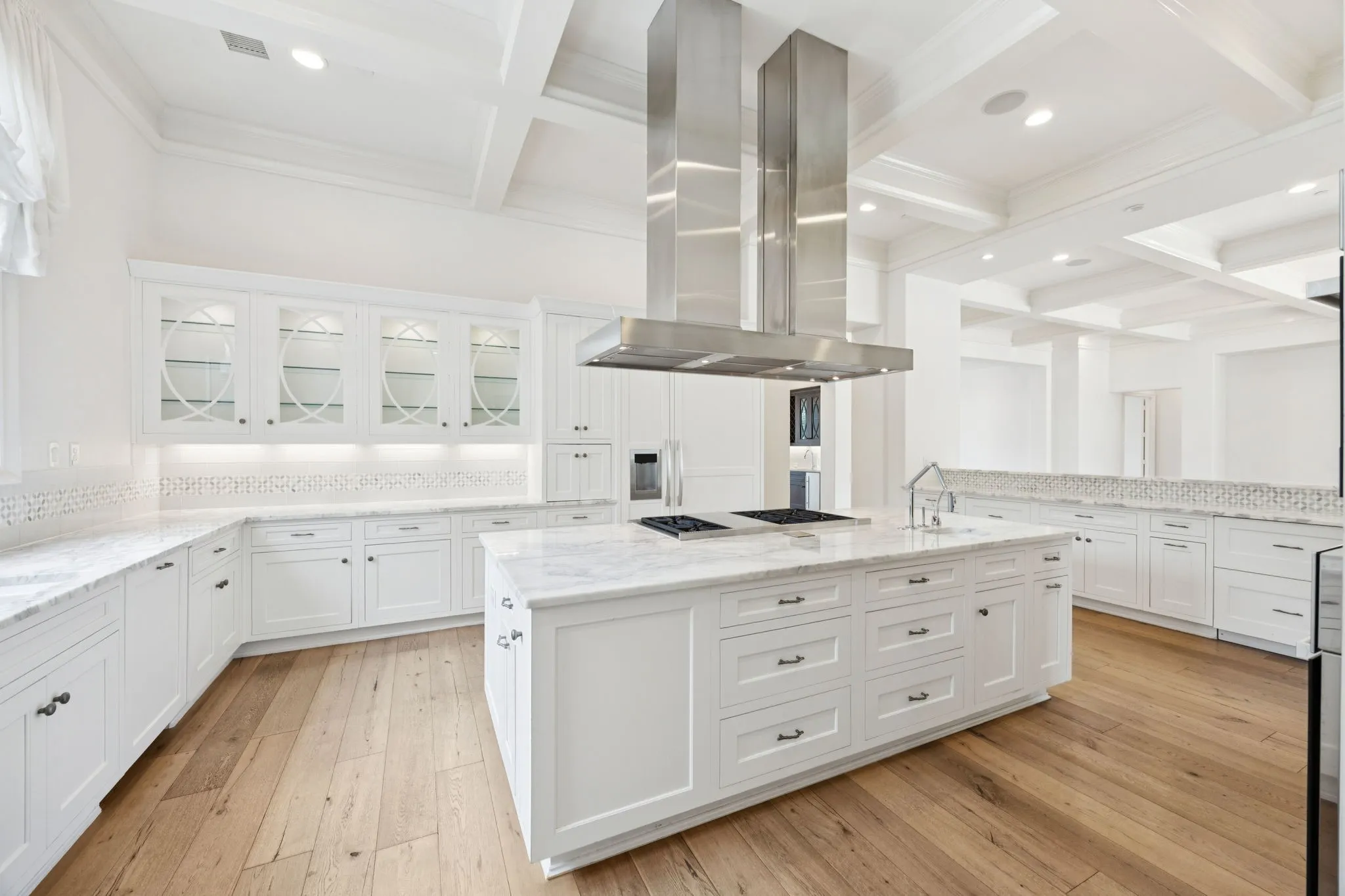 Single Family Residence For Sale in Denton County , 480 E Jeter Road, Bartonville, Texas 76226, 6 Bedroom, 9 Bathroom, 4 Garage spaces, 9,683 Sqft, built in 1996, mls#21289492, Real Estate Agent in Bartonville, Homes For Sale in Denton county, Homes For Sale in Bartonville, Realtor in Bartonville Texas, Real Estate Brokerage Independent Realty Texas, Luminita Cordes Realtor
