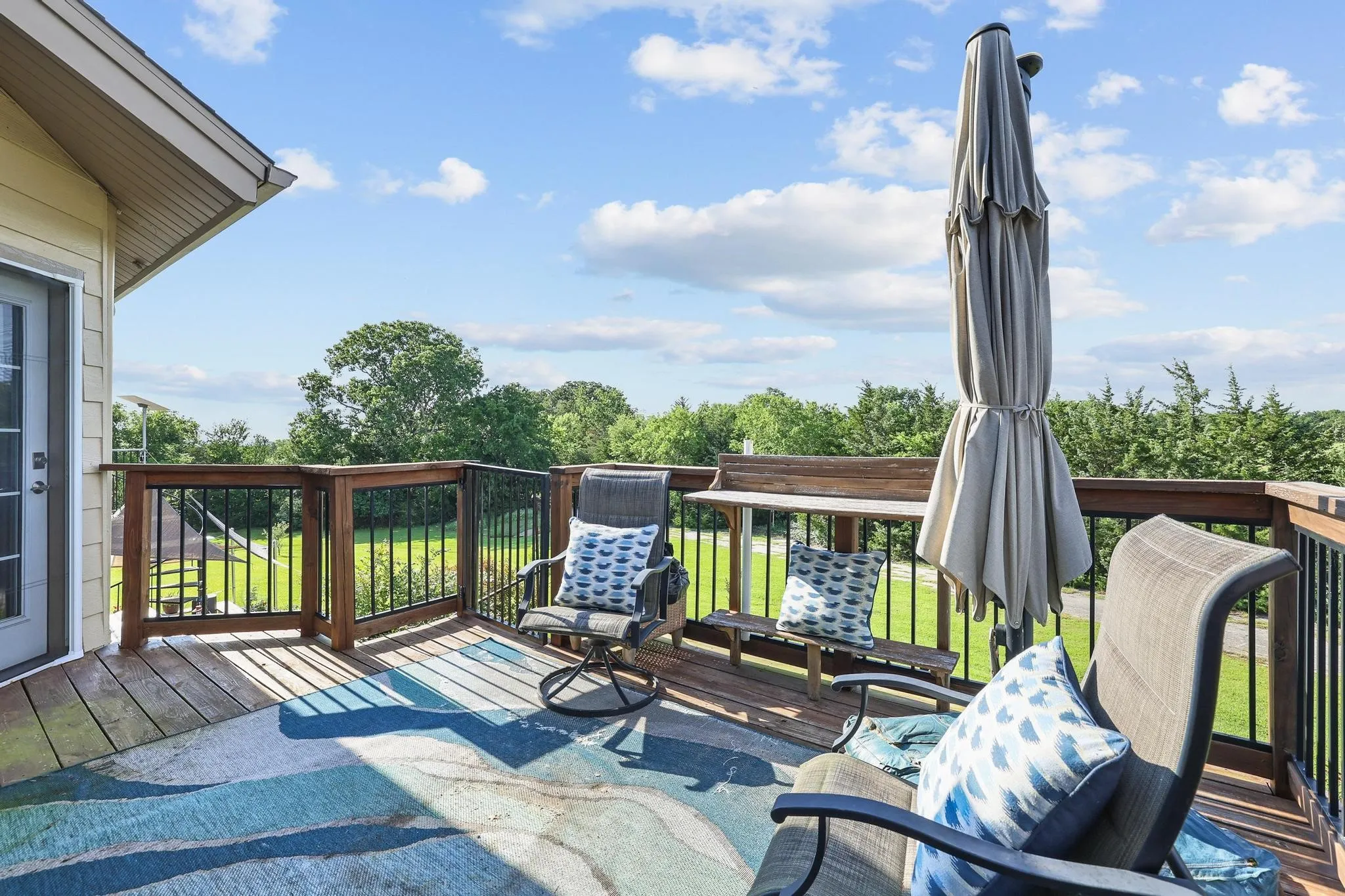 Condominium For Sale in Grayson County , 130 Summer Place Circle 130, Pottsboro, Texas 75076, 3 Bedroom, 3 Bathroom, 1 Garage spaces, 1,393 Sqft, built in 1984, mls#21289342, Real Estate Agent in Pottsboro, Homes For Sale in Grayson county, Homes For Sale in Pottsboro, Realtor in Pottsboro Texas, Real Estate Brokerage Independent Realty Texas, Luminita Cordes Realtor