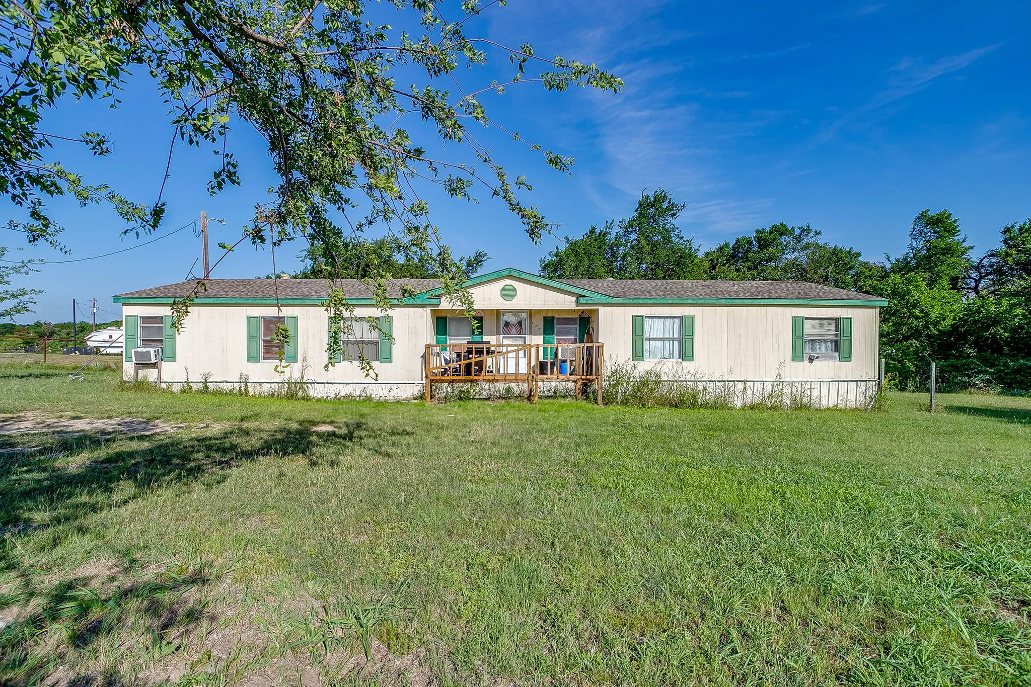Manufactured Home For Sale in Parker County , 127 Lelon Lane, Springtown, Texas 76082, 5 Bedroom, 3 Bathroom, Garage spaces, 2,128 Sqft, built in 1997, mls#21288563, Real Estate Agent in Springtown, Homes For Sale in Parker county, Homes For Sale in Springtown, Realtor in Springtown Texas, Real Estate Brokerage Independent Realty Texas, Luminita Cordes Realtor