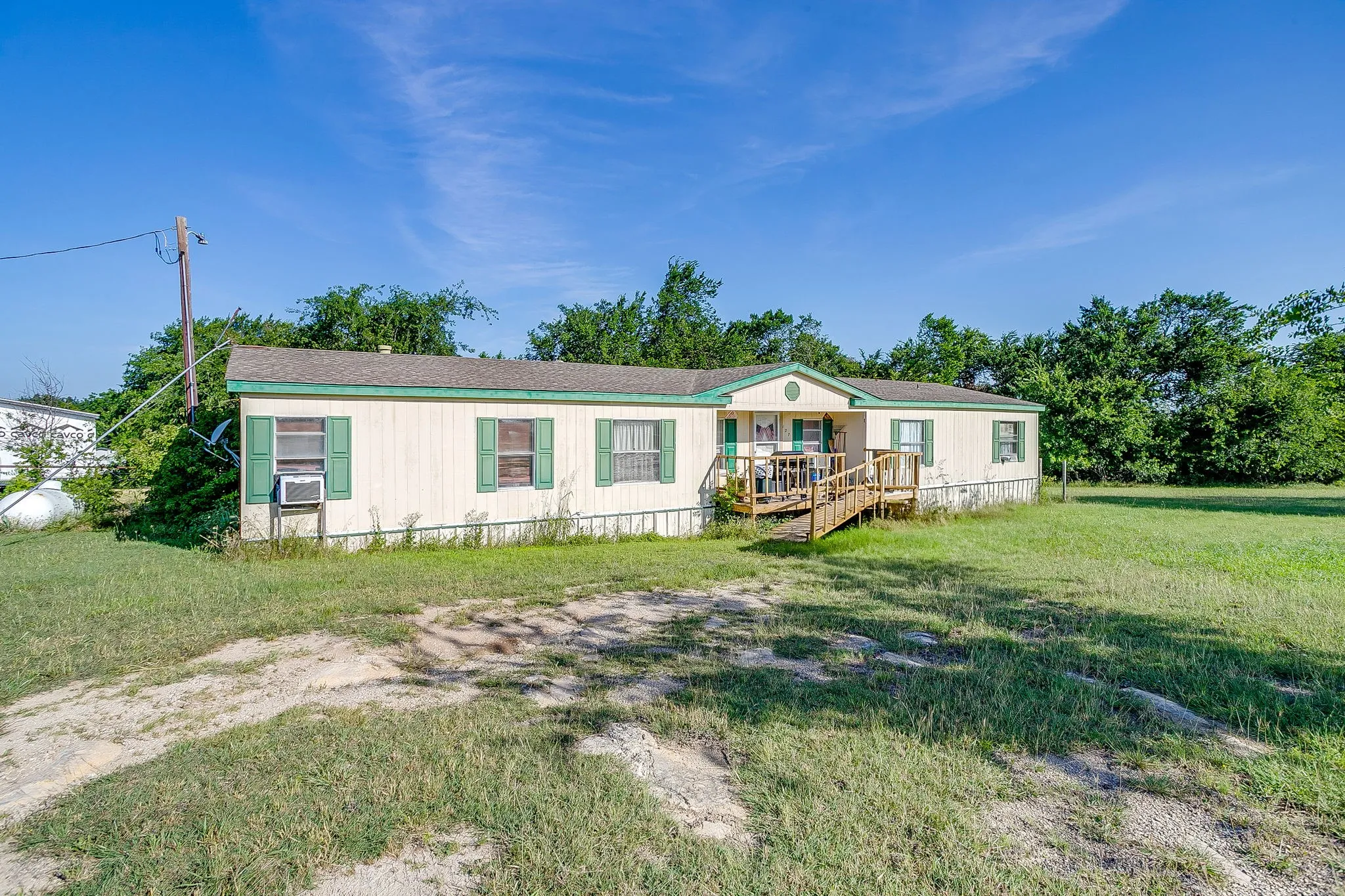 Manufactured Home For Sale in Parker County , 127 Lelon Lane, Springtown, Texas 76082, 5 Bedroom, 3 Bathroom, Garage spaces, 2,128 Sqft, built in 1997, mls#21288563, Real Estate Agent in Springtown, Homes For Sale in Parker county, Homes For Sale in Springtown, Realtor in Springtown Texas, Real Estate Brokerage Independent Realty Texas, Luminita Cordes Realtor