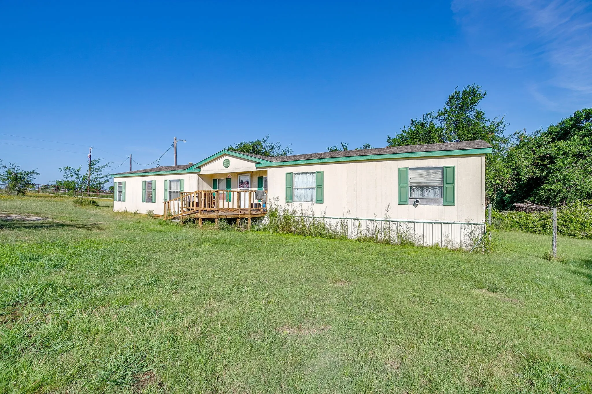 Manufactured Home For Sale in Parker County , 127 Lelon Lane, Springtown, Texas 76082, 5 Bedroom, 3 Bathroom, Garage spaces, 2,128 Sqft, built in 1997, mls#21288563, Real Estate Agent in Springtown, Homes For Sale in Parker county, Homes For Sale in Springtown, Realtor in Springtown Texas, Real Estate Brokerage Independent Realty Texas, Luminita Cordes Realtor