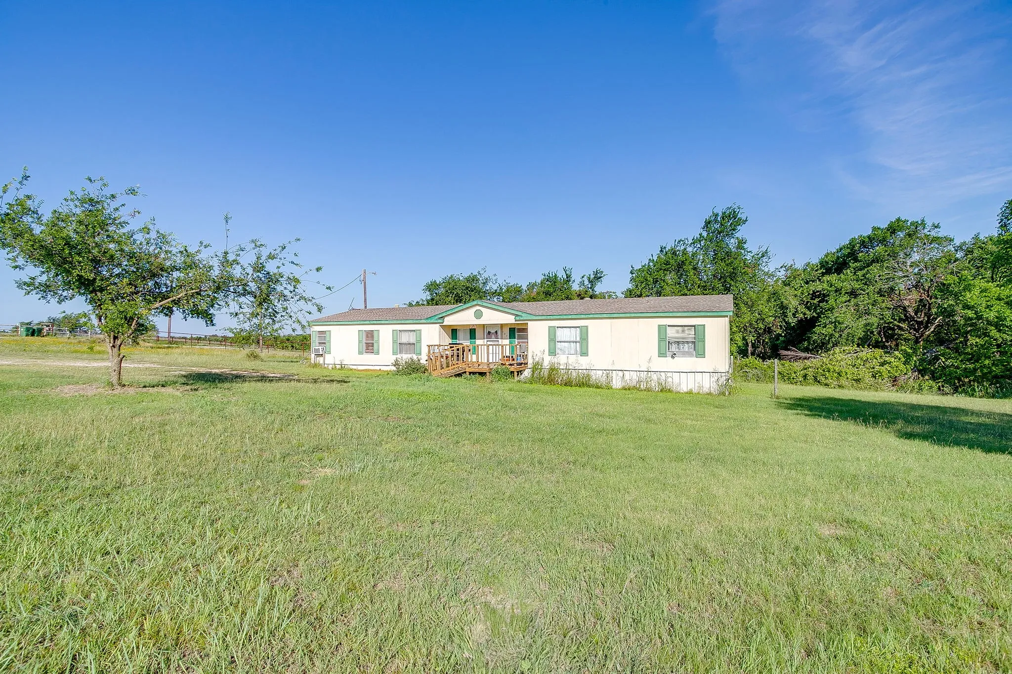 Manufactured Home For Sale in Parker County , 127 Lelon Lane, Springtown, Texas 76082, 5 Bedroom, 3 Bathroom, Garage spaces, 2,128 Sqft, built in 1997, mls#21288563, Real Estate Agent in Springtown, Homes For Sale in Parker county, Homes For Sale in Springtown, Realtor in Springtown Texas, Real Estate Brokerage Independent Realty Texas, Luminita Cordes Realtor