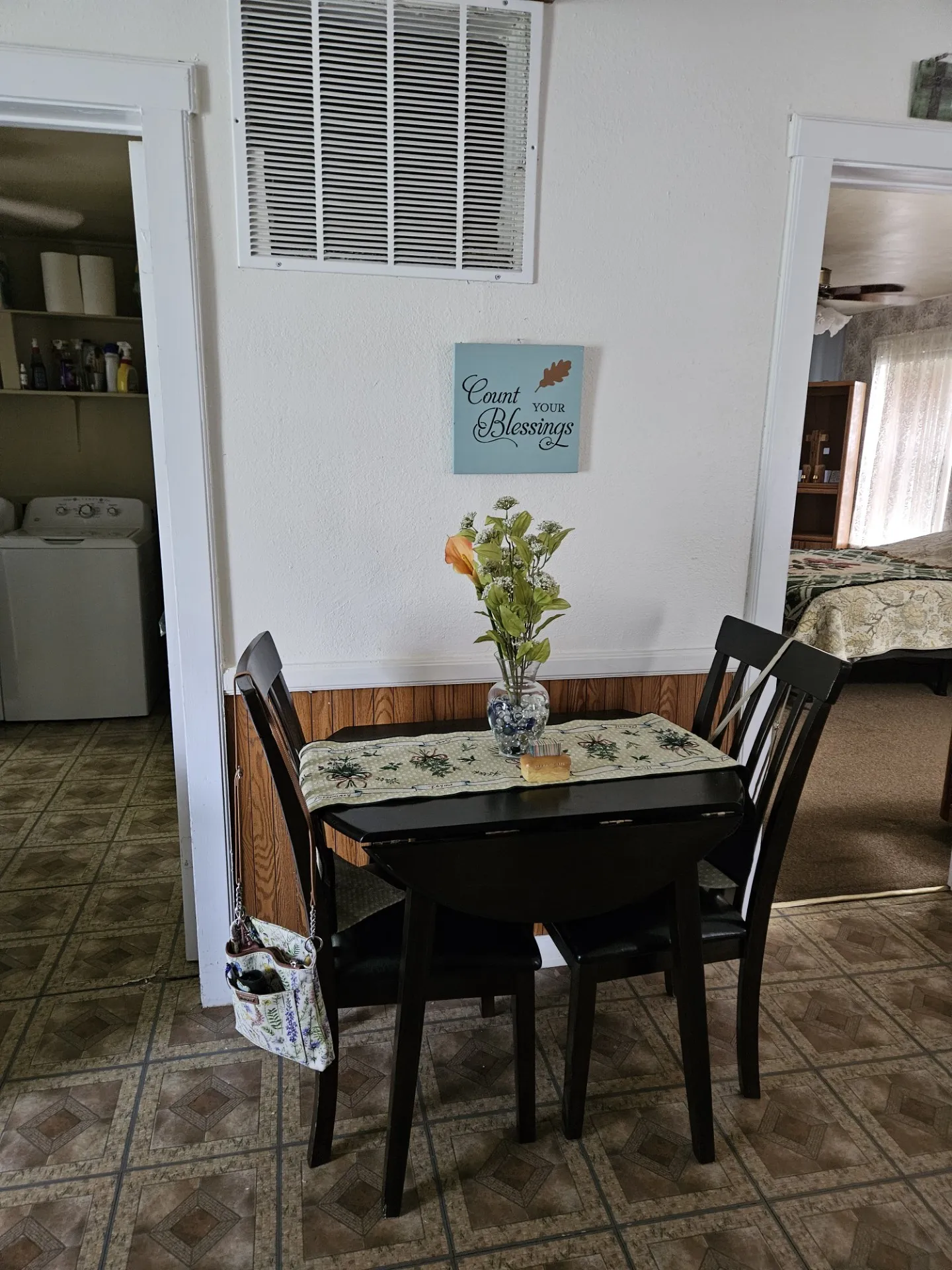 Single Family Residence For Sale in Hill County , 608 N Colorado Street, Whitney, Texas 76692, 2 Bedroom, 2 Bathroom, 2 Garage spaces, 1,064 Sqft, built in 1940, mls#21289509, Real Estate Agent in Whitney, Homes For Sale in Hill county, Homes For Sale in Whitney, Realtor in Whitney Texas, Real Estate Brokerage Independent Realty Texas, Luminita Cordes Realtor