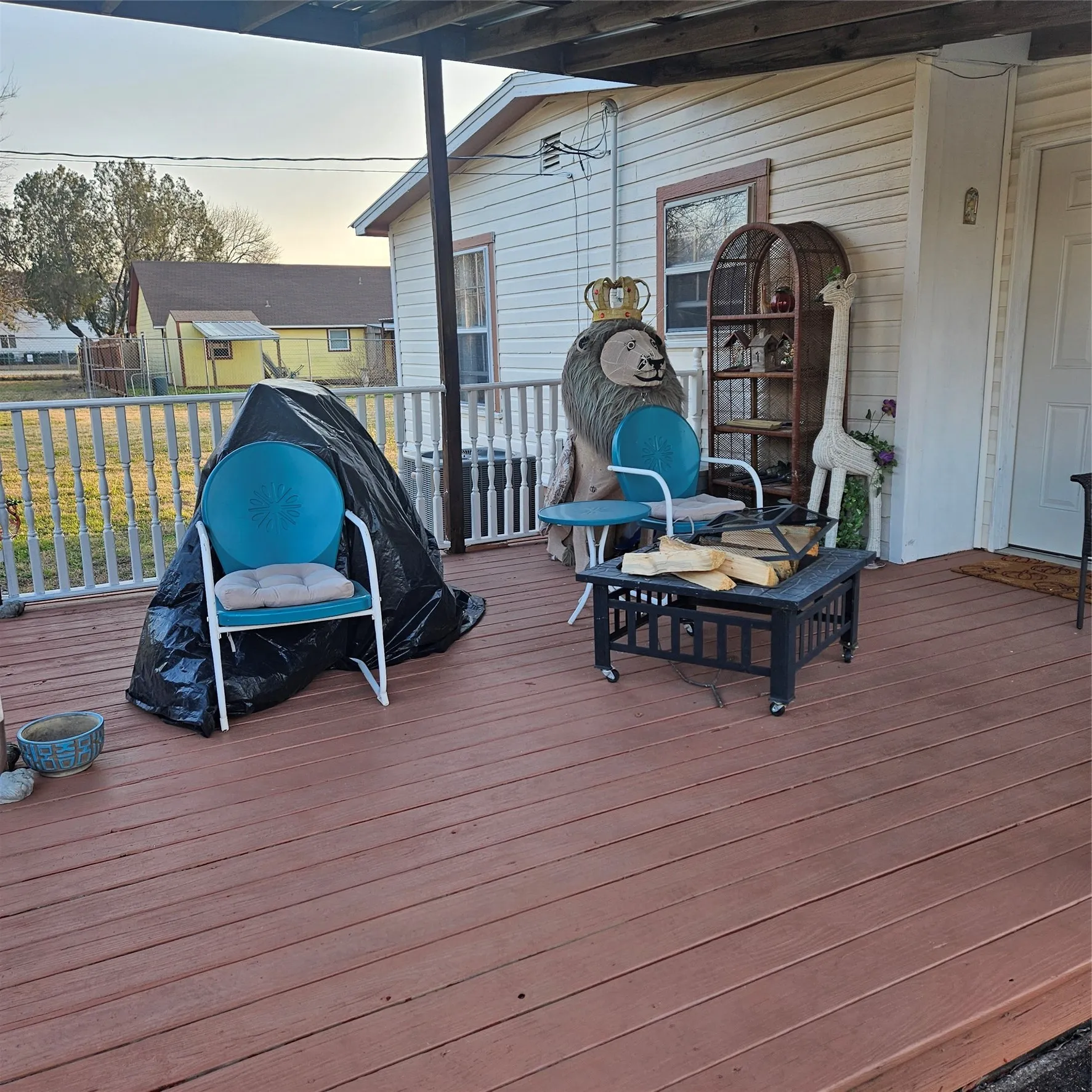 Wonderful, covered deck for enjoying morning coffer or afternoon tea