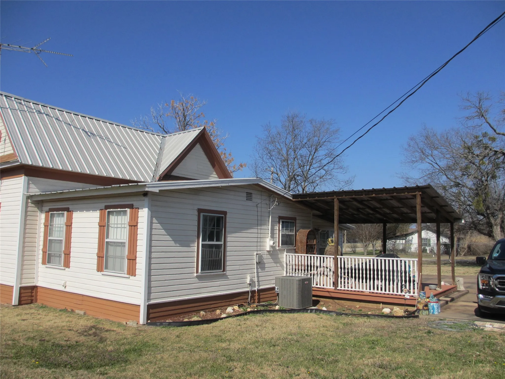Side view of deck