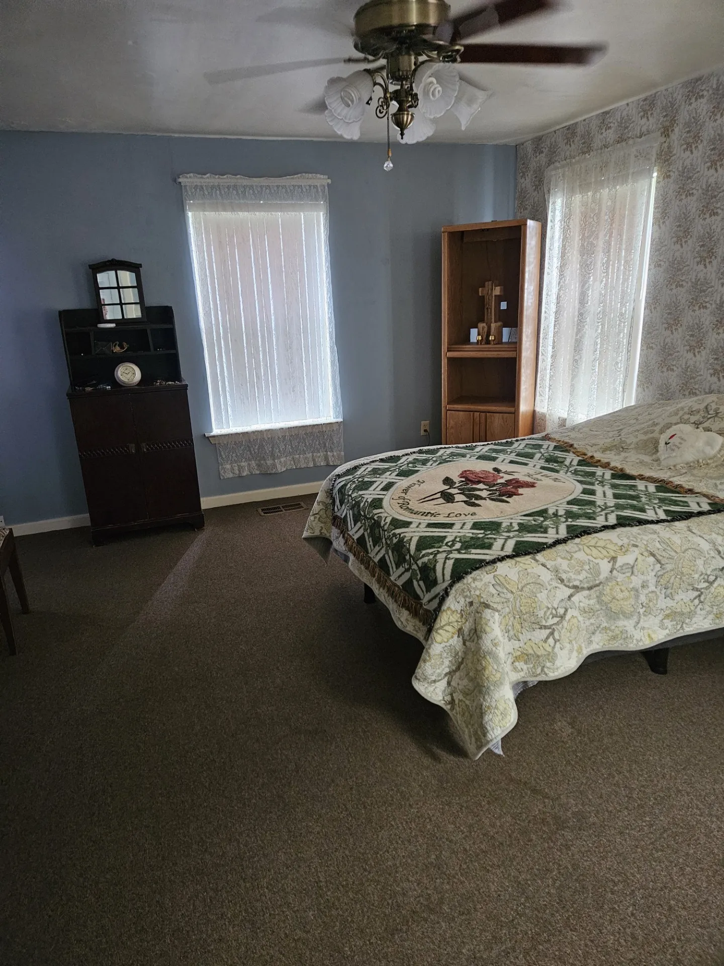 Single Family Residence For Sale in Hill County , 608 N Colorado Street, Whitney, Texas 76692, 2 Bedroom, 2 Bathroom, 2 Garage spaces, 1,064 Sqft, built in 1940, mls#21289509, Real Estate Agent in Whitney, Homes For Sale in Hill county, Homes For Sale in Whitney, Realtor in Whitney Texas, Real Estate Brokerage Independent Realty Texas, Luminita Cordes Realtor