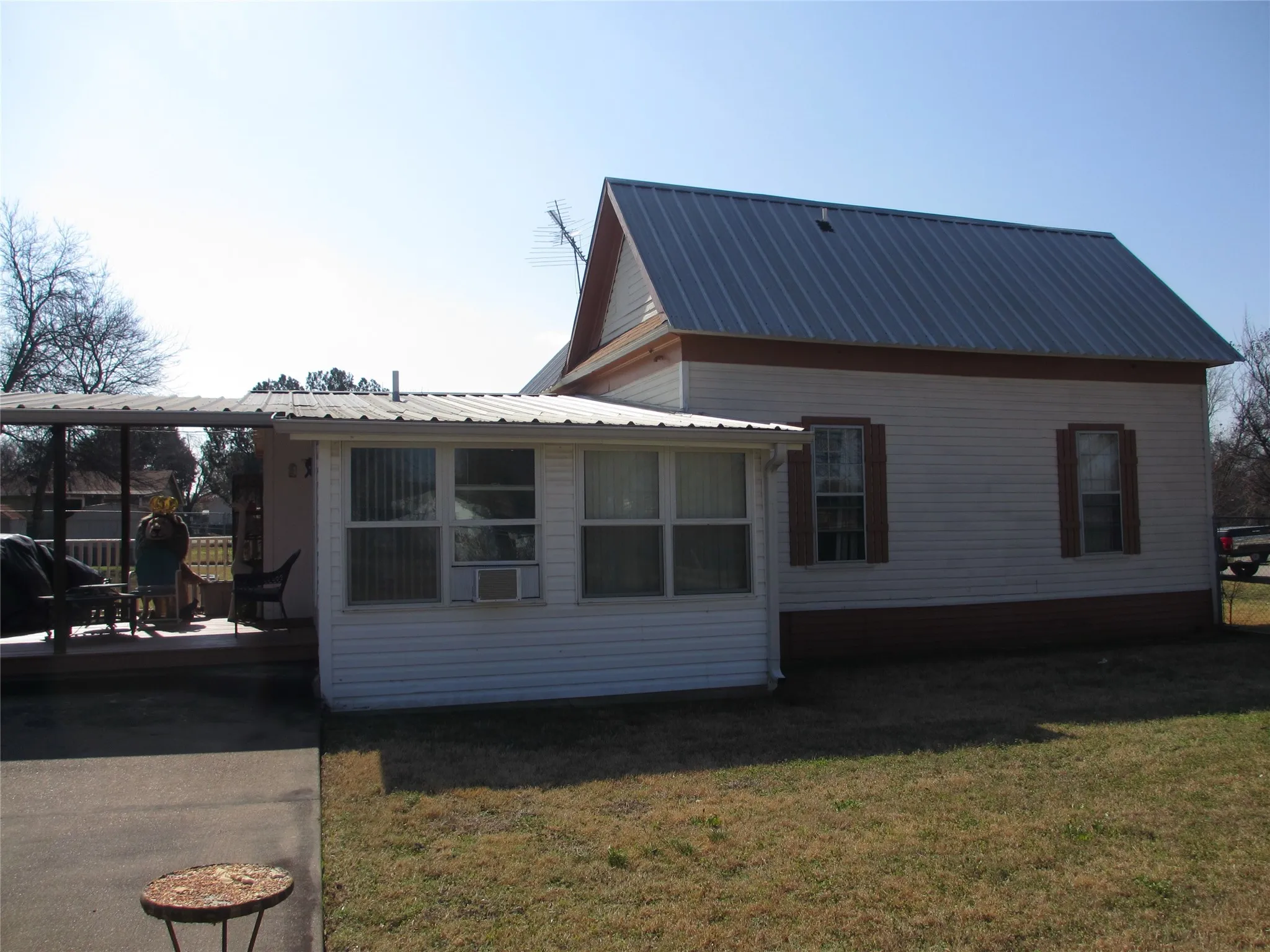 Single Family Residence For Sale in Hill County , 608 N Colorado Street, Whitney, Texas 76692, 2 Bedroom, 2 Bathroom, 2 Garage spaces, 1,064 Sqft, built in 1940, mls#21289509, Real Estate Agent in Whitney, Homes For Sale in Hill county, Homes For Sale in Whitney, Realtor in Whitney Texas, Real Estate Brokerage Independent Realty Texas, Luminita Cordes Realtor