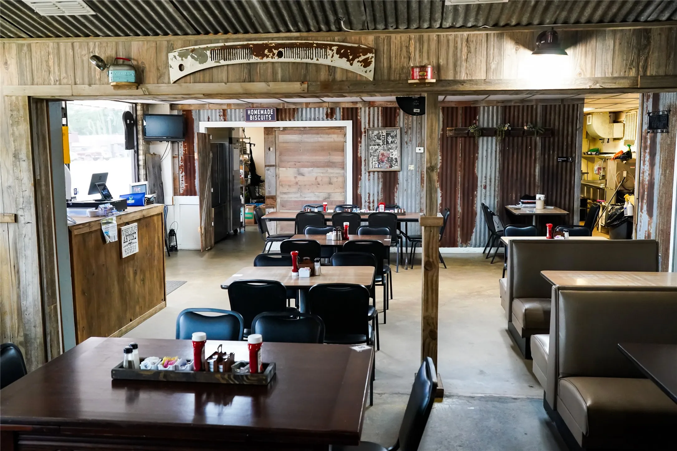 Retail For Sale in Wood County , 108 S Main Street, Yantis, Texas 75497, 0, 0, Garage spaces, 0 Sqft, built in 1993, Price $225,000, mls#21289519, Real Estate Agent in Yantis, Homes For Sale in Wood county, Homes For Sale in Yantis, Realtor in Yantis Texas, Real Estate Brokerage Independent Realty Texas, Luminita Cordes Realtor