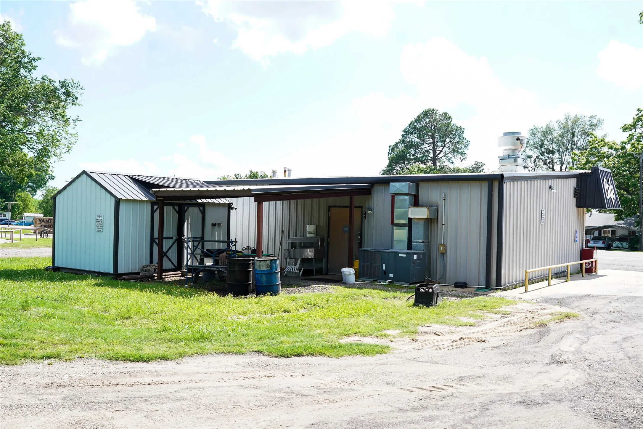 Retail For Sale in Wood County , 108 S Main Street, Yantis, Texas 75497, 0, 0, Garage spaces, 0 Sqft, built in 1993, Price $225,000, mls#21289519, Real Estate Agent in Yantis, Homes For Sale in Wood county, Homes For Sale in Yantis, Realtor in Yantis Texas, Real Estate Brokerage Independent Realty Texas, Luminita Cordes Realtor