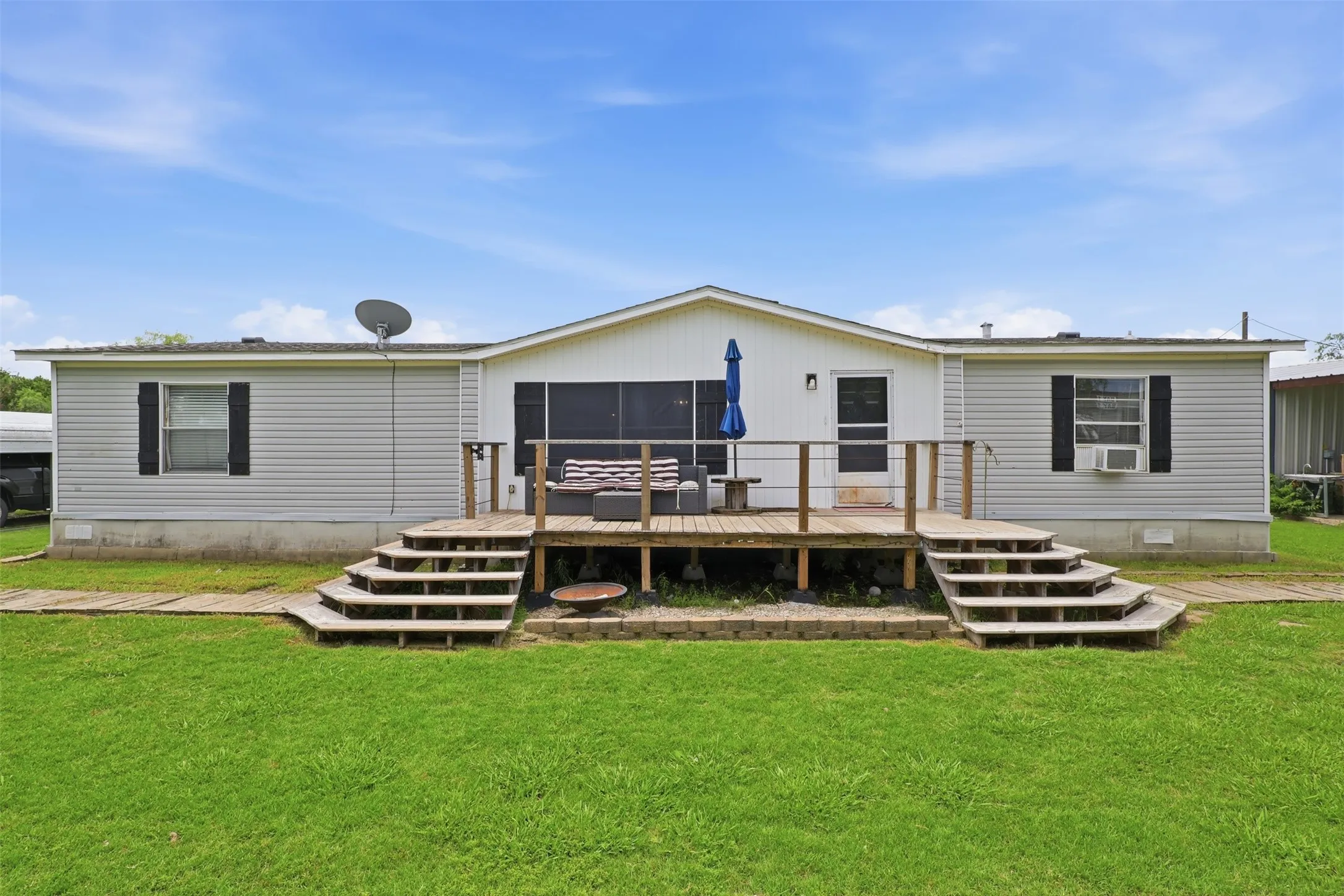 Mobile Home For Sale in Hunt County , 3657 County Road 2508, Caddo Mills, Texas 75135, 3 Bedroom, 2 Bathroom, Garage spaces, 1,624 Sqft, built in 1997, mls#21287777, Real Estate Agent in Caddo Mills, Homes For Sale in Hunt county, Homes For Sale in Caddo Mills, Realtor in Caddo Mills Texas, Real Estate Brokerage Independent Realty Texas, Luminita Cordes Realtor