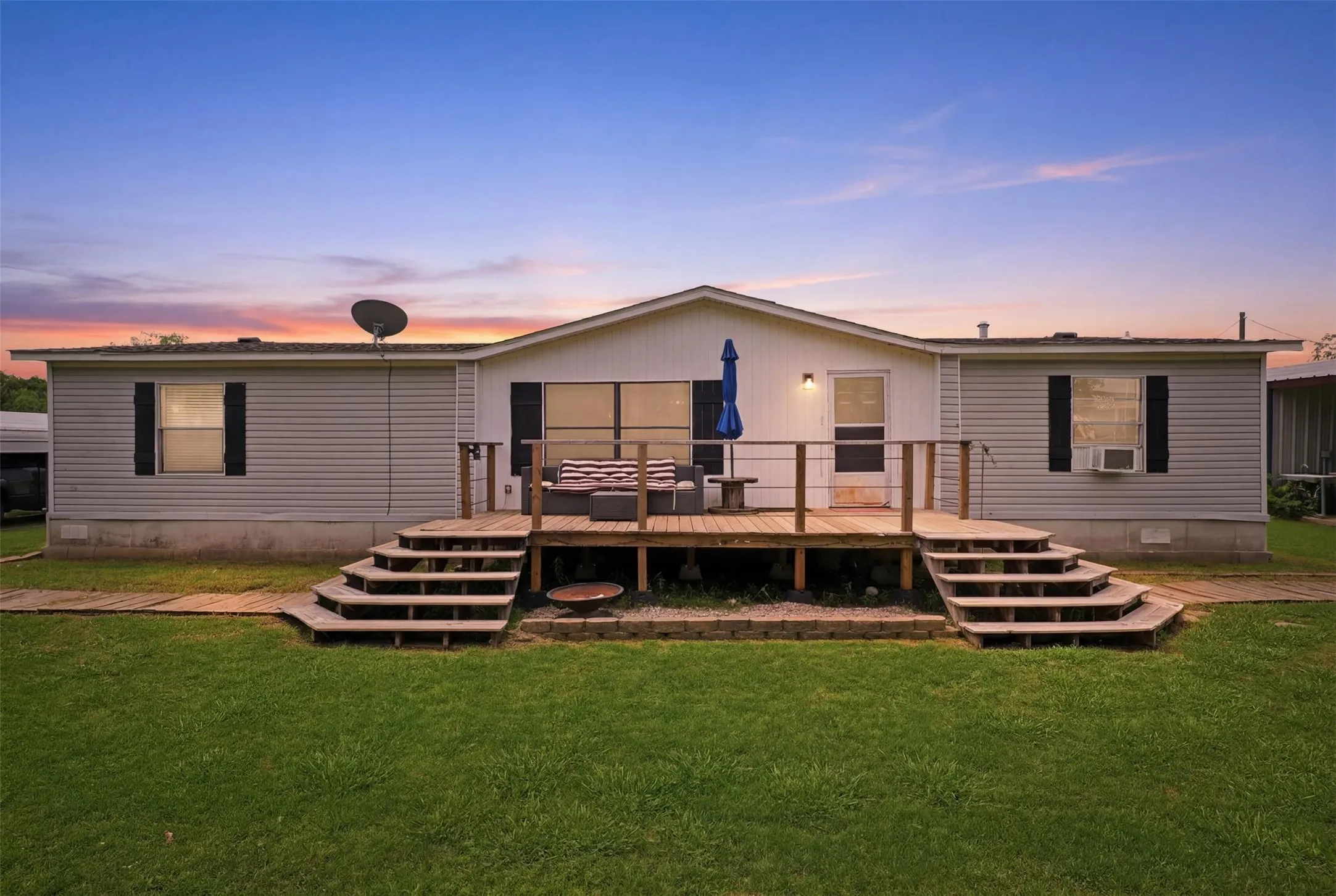 Mobile Home For Sale in Hunt County , 3657 County Road 2508, Caddo Mills, Texas 75135, 3 Bedroom, 2 Bathroom, Garage spaces, 1,624 Sqft, built in 1997, mls#21287777, Real Estate Agent in Caddo Mills, Homes For Sale in Hunt county, Homes For Sale in Caddo Mills, Realtor in Caddo Mills Texas, Real Estate Brokerage Independent Realty Texas, Luminita Cordes Realtor