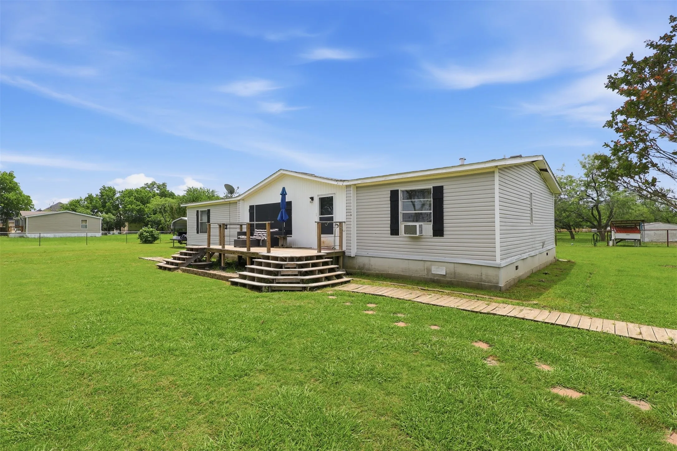 Mobile Home For Sale in Hunt County , 3657 County Road 2508, Caddo Mills, Texas 75135, 3 Bedroom, 2 Bathroom, Garage spaces, 1,624 Sqft, built in 1997, mls#21287777, Real Estate Agent in Caddo Mills, Homes For Sale in Hunt county, Homes For Sale in Caddo Mills, Realtor in Caddo Mills Texas, Real Estate Brokerage Independent Realty Texas, Luminita Cordes Realtor