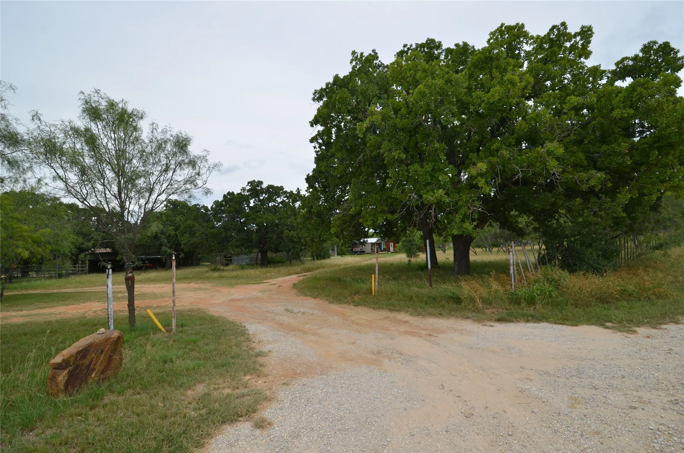 Single Family Residence For Sale in Jack County , 334 Cook Road, Jacksboro, Texas 76458, 2 Bedroom, 1 Bathroom, Garage spaces, 1,560 Sqft, built in 1950, mls#21289535, Real Estate Agent in Jacksboro, Homes For Sale in Jack county, Homes For Sale in Jacksboro, Realtor in Jacksboro Texas, Real Estate Brokerage Independent Realty Texas, Luminita Cordes Realtor