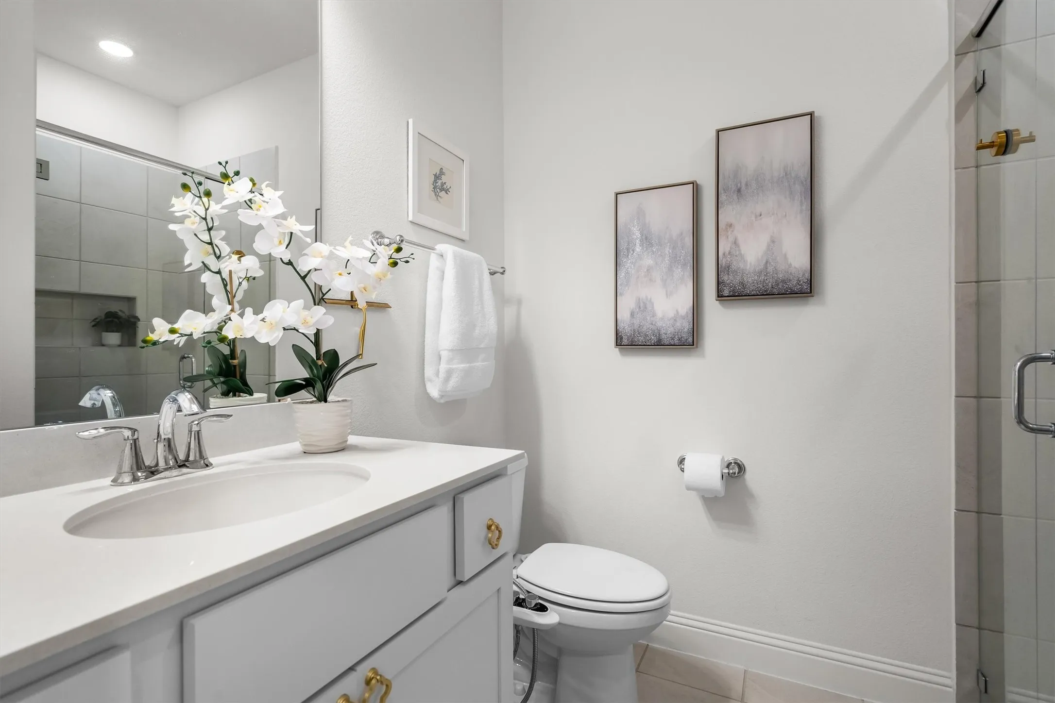 Hall Full Bath, 1st floor