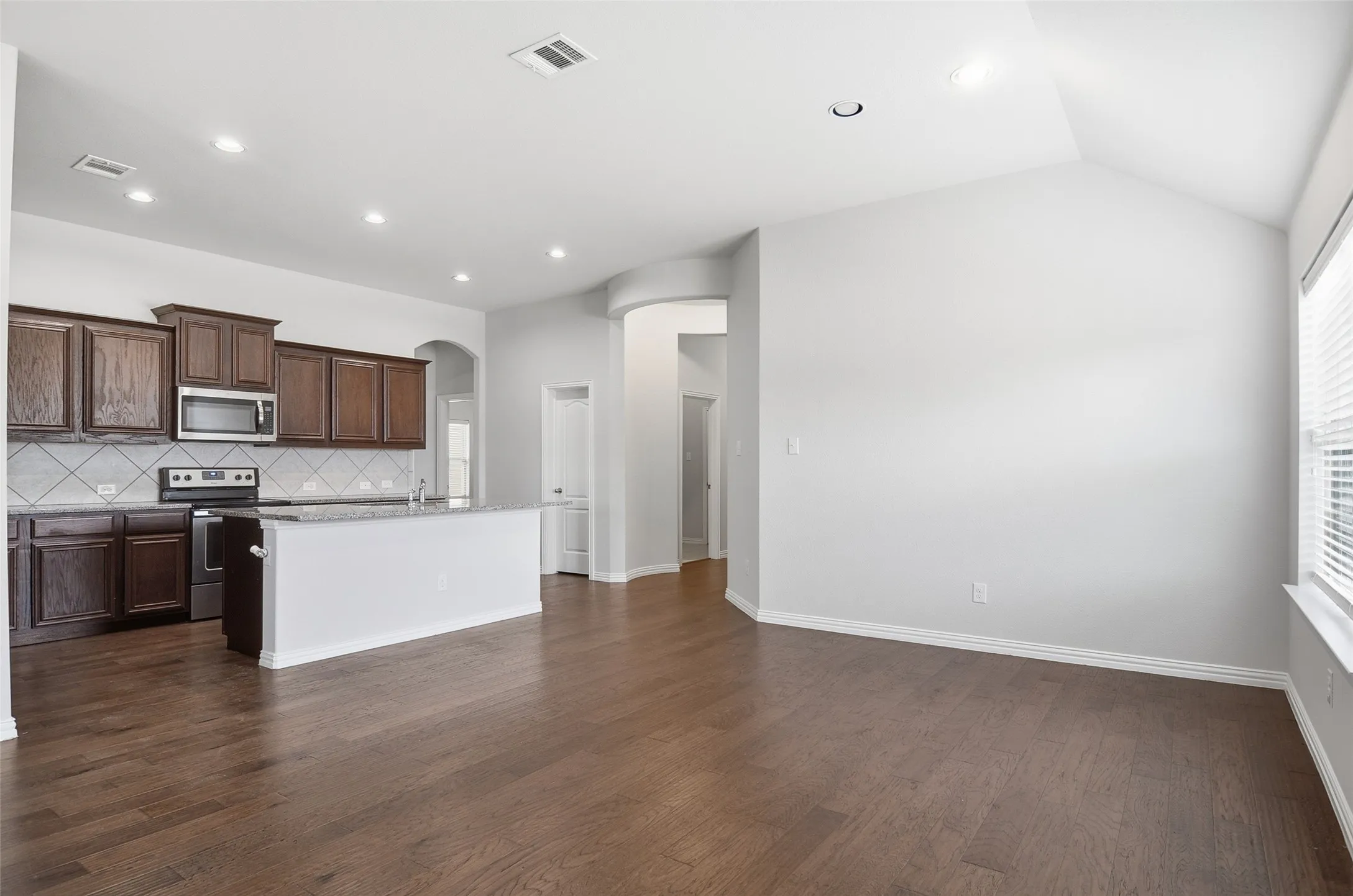 Dining & Kitchen