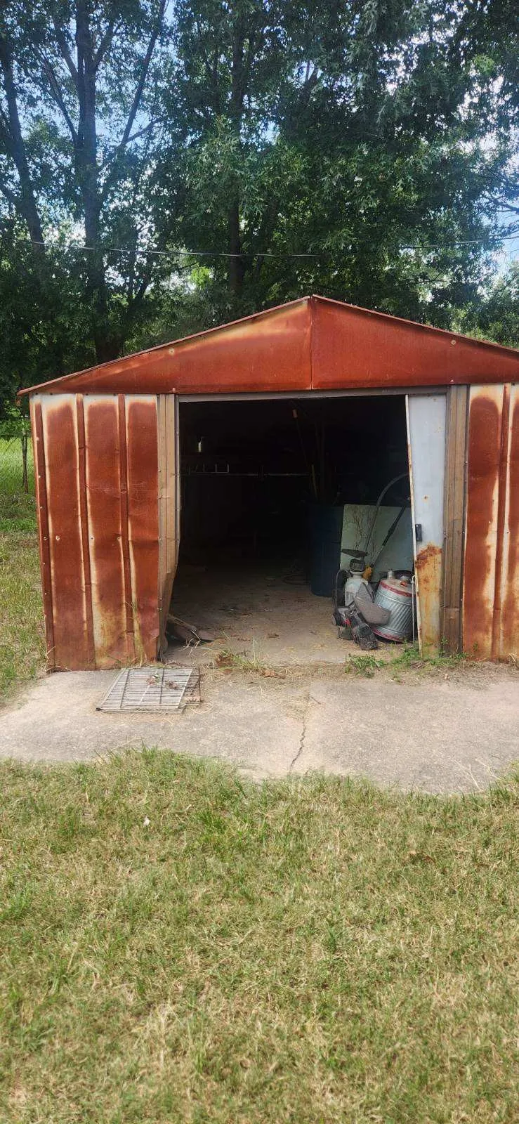 Mobile Home For Sale in Hunt County , 2457 Elmwood Drive, Wills Point, Texas 75169, 2 Bedrooms, 2 Bathrooms, 2 Garage spaces, 1,064 Sqft, built in 2000, Price $70,000, mls#21289540, Real Estate Agent in Wills Point, Homes For Sale in Hunt county, Homes For Sale in Wills Point, Realtor in Wills Point Texas, Real Estate Brokerage Independent Realty Texas, Luminita Cordes Realtor