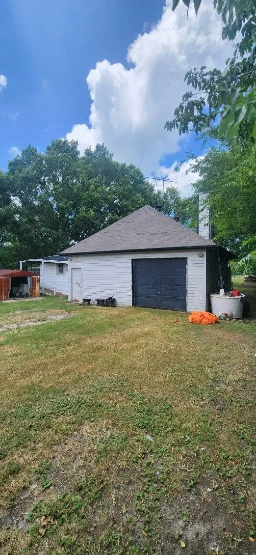 Mobile Home For Sale in Hunt County , 2457 Elmwood Drive, Wills Point, Texas 75169, 2 Bedrooms, 2 Bathrooms, 2 Garage spaces, 1,064 Sqft, built in 2000, Price $70,000, mls#21289540, Real Estate Agent in Wills Point, Homes For Sale in Hunt county, Homes For Sale in Wills Point, Realtor in Wills Point Texas, Real Estate Brokerage Independent Realty Texas, Luminita Cordes Realtor