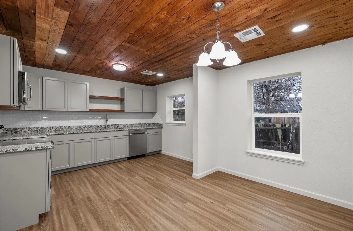 Single Family Residence For Sale in Mc Lennan County , 506 Rose Street, Waco, Texas 76704, 3 Bedrooms, 1 Bathroom, Garage spaces, 1,164 Sqft, built in 1942, Price $185,000, mls#21289520, Real Estate Agent in Waco, Homes For Sale in Mc Lennan county, Homes For Sale in Waco, Realtor in Waco Texas, Real Estate Brokerage Independent Realty Texas, Luminita Cordes Realtor