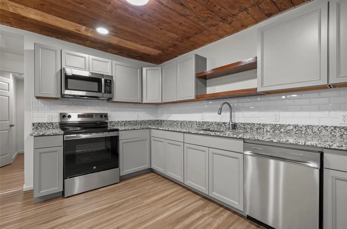 Single Family Residence For Sale in Mc Lennan County , 506 Rose Street, Waco, Texas 76704, 3 Bedrooms, 1 Bathroom, Garage spaces, 1,164 Sqft, built in 1942, Price $185,000, mls#21289520, Real Estate Agent in Waco, Homes For Sale in Mc Lennan county, Homes For Sale in Waco, Realtor in Waco Texas, Real Estate Brokerage Independent Realty Texas, Luminita Cordes Realtor