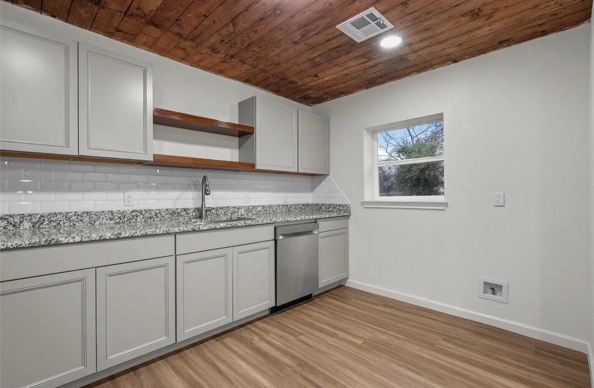 Single Family Residence For Sale in Mc Lennan County , 506 Rose Street, Waco, Texas 76704, 3 Bedrooms, 1 Bathroom, Garage spaces, 1,164 Sqft, built in 1942, Price $185,000, mls#21289520, Real Estate Agent in Waco, Homes For Sale in Mc Lennan county, Homes For Sale in Waco, Realtor in Waco Texas, Real Estate Brokerage Independent Realty Texas, Luminita Cordes Realtor